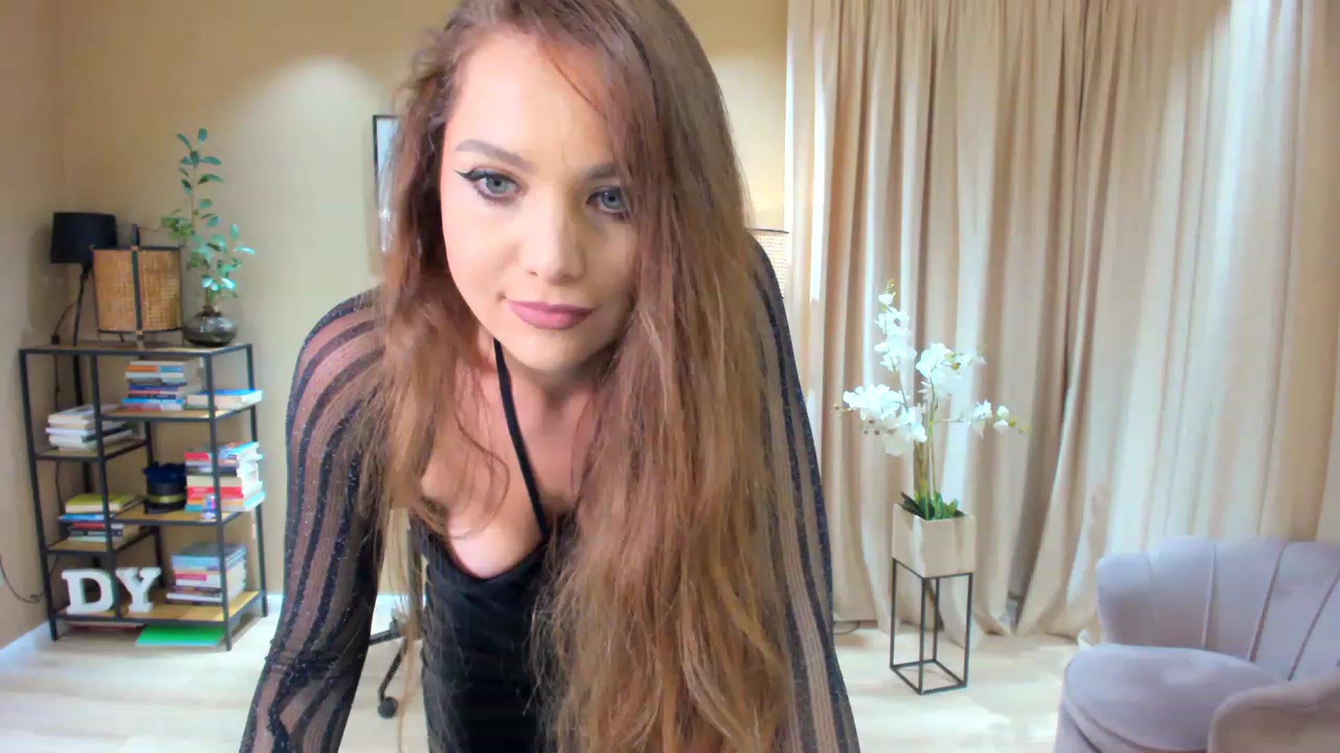 Gallery image thumbnail from SerenDYpity's myfreecams stream on, 12/03/2022, 21:16 image 2 of 20