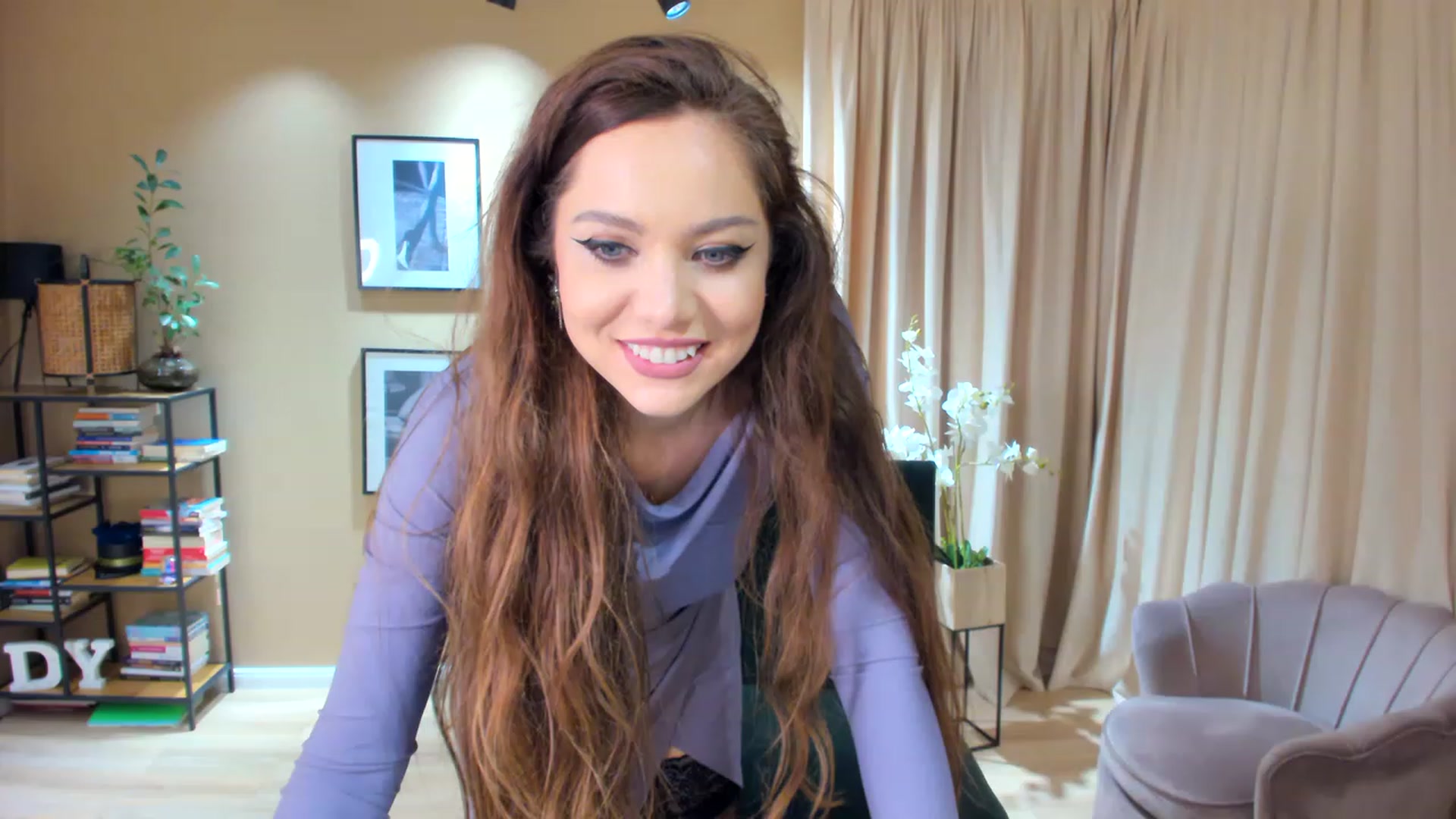 Gallery image thumbnail from SerenDYpity's myfreecams stream on, 12/03/2022, 22:23 image 10 of 20