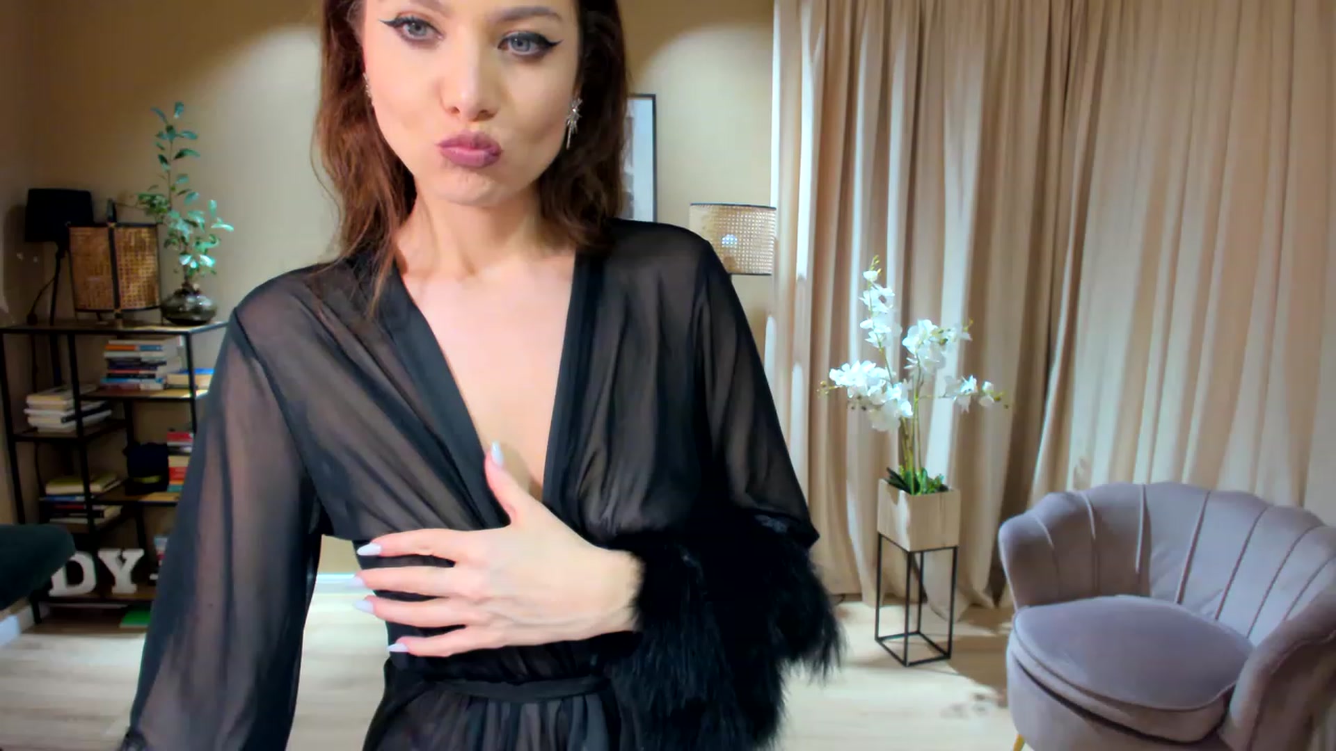 Gallery image thumbnail from SerenDYpity's myfreecams stream on, 12/04/2022, 01:54 image 18 of 20