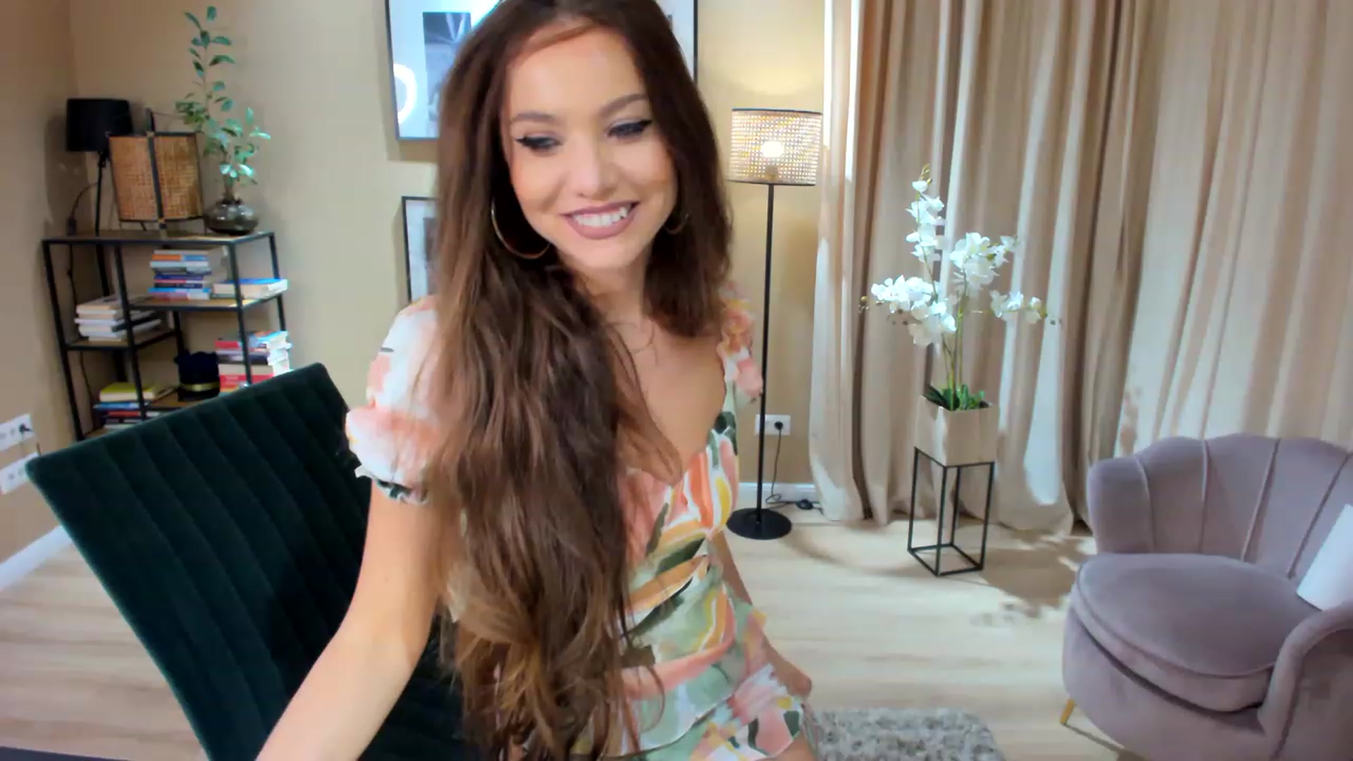 Gallery image thumbnail from SerenDYpity's myfreecams stream on, 12/05/2022, 21:56 image 6 of 20