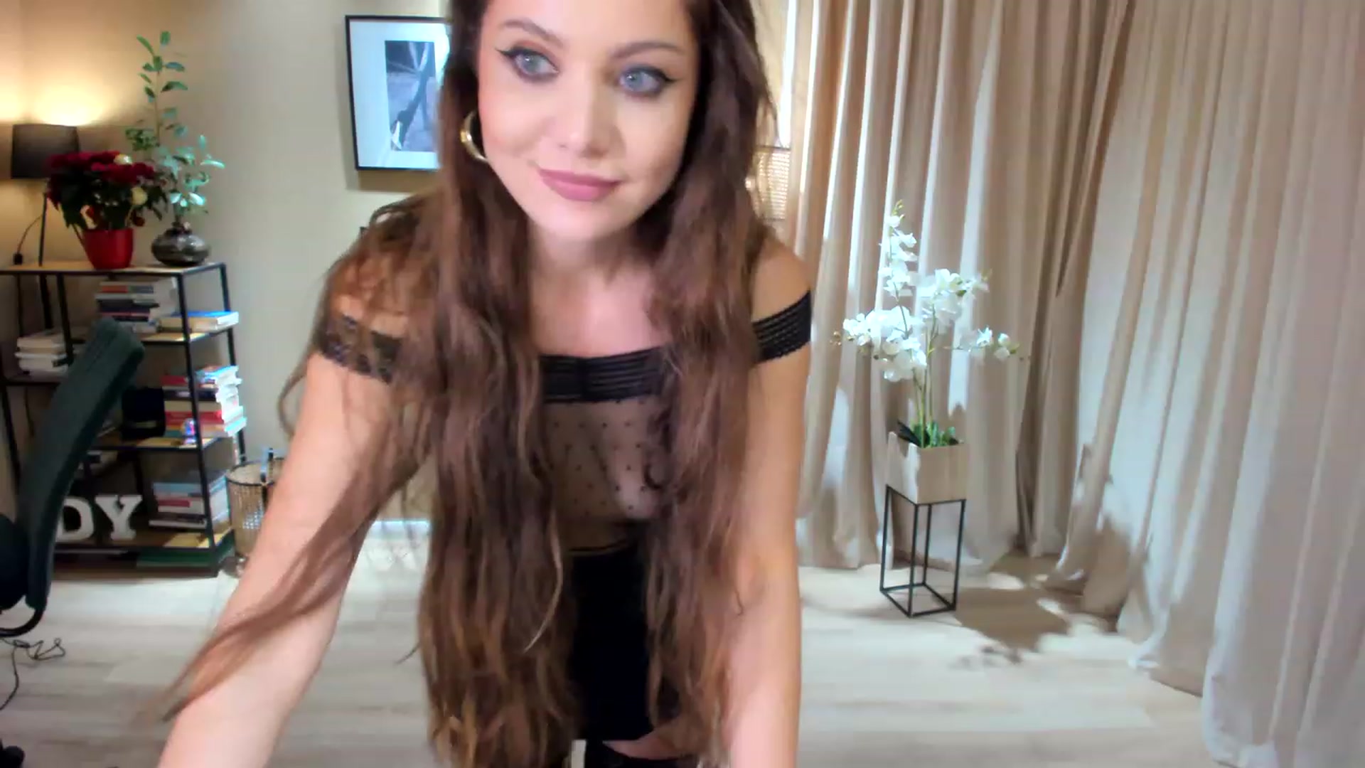 Gallery image thumbnail from SerenDYpity's myfreecams stream on, 12/08/2022, 24:19 image 15 of 20