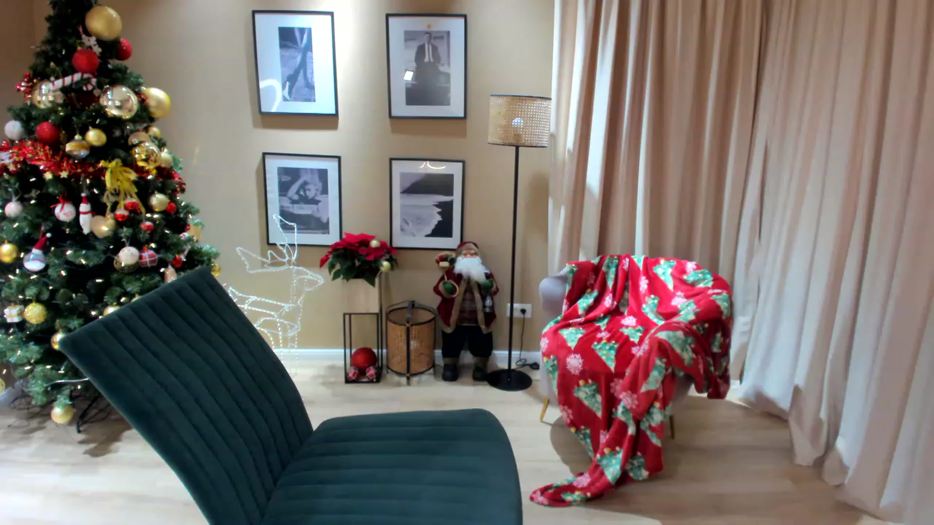 Gallery image thumbnail from SerenDYpity's myfreecams stream on, 12/11/2022, 23:01 image 14 of 20