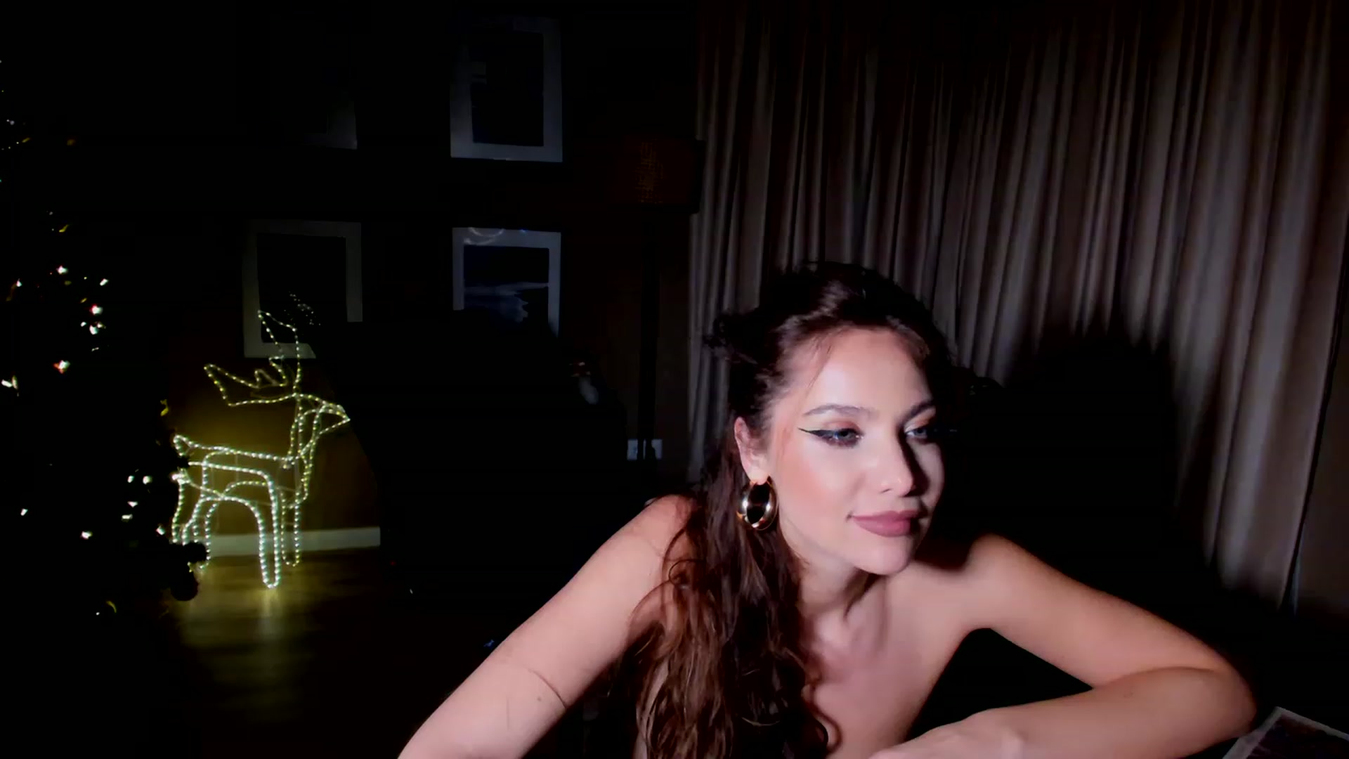 Gallery image thumbnail from SerenDYpity's myfreecams stream on, 12/12/2022, 01:25 image 12 of 20