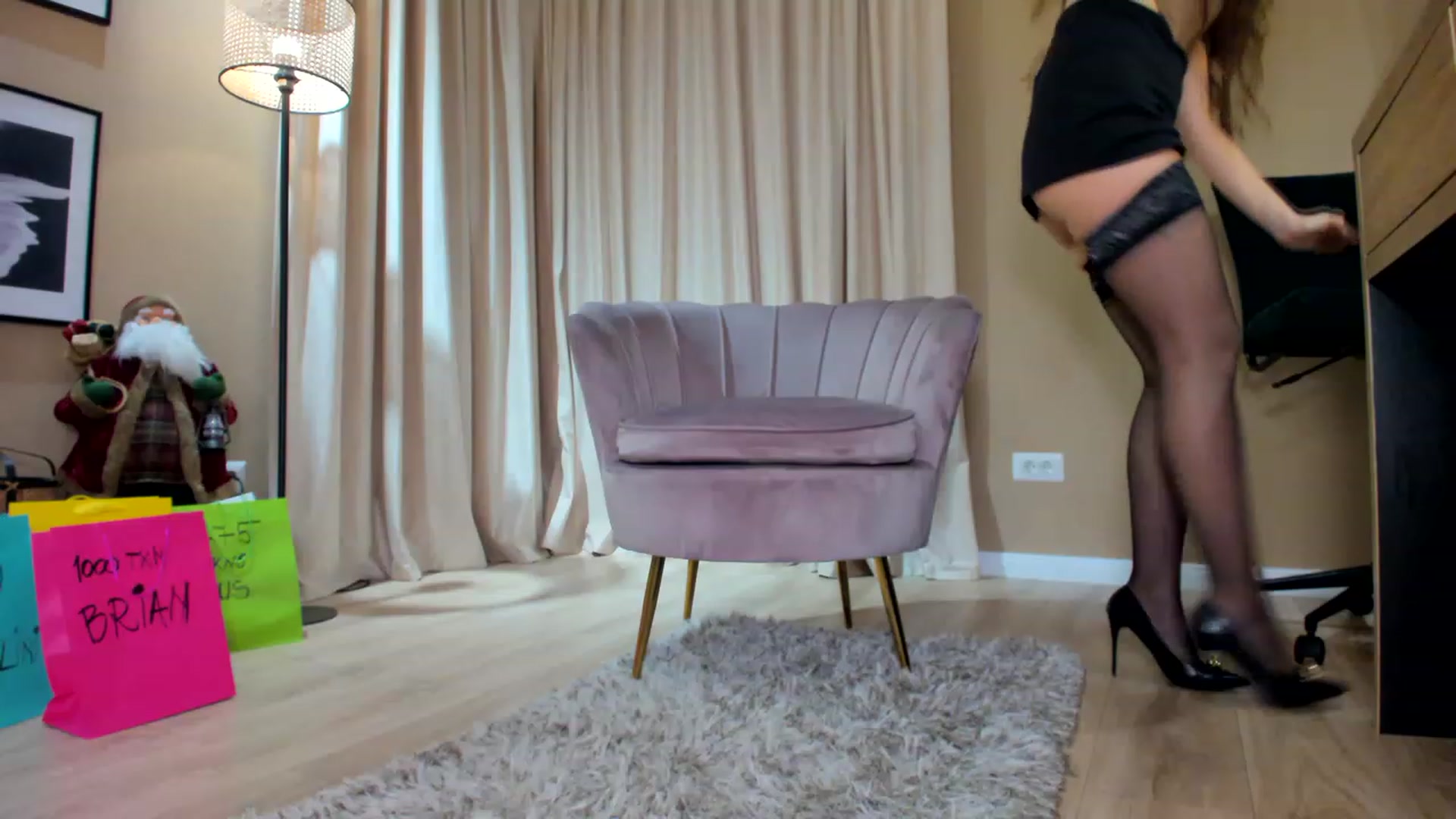 Gallery image thumbnail from SerenDYpity's myfreecams stream on, 12/19/2022, 24:08 image 10 of 20