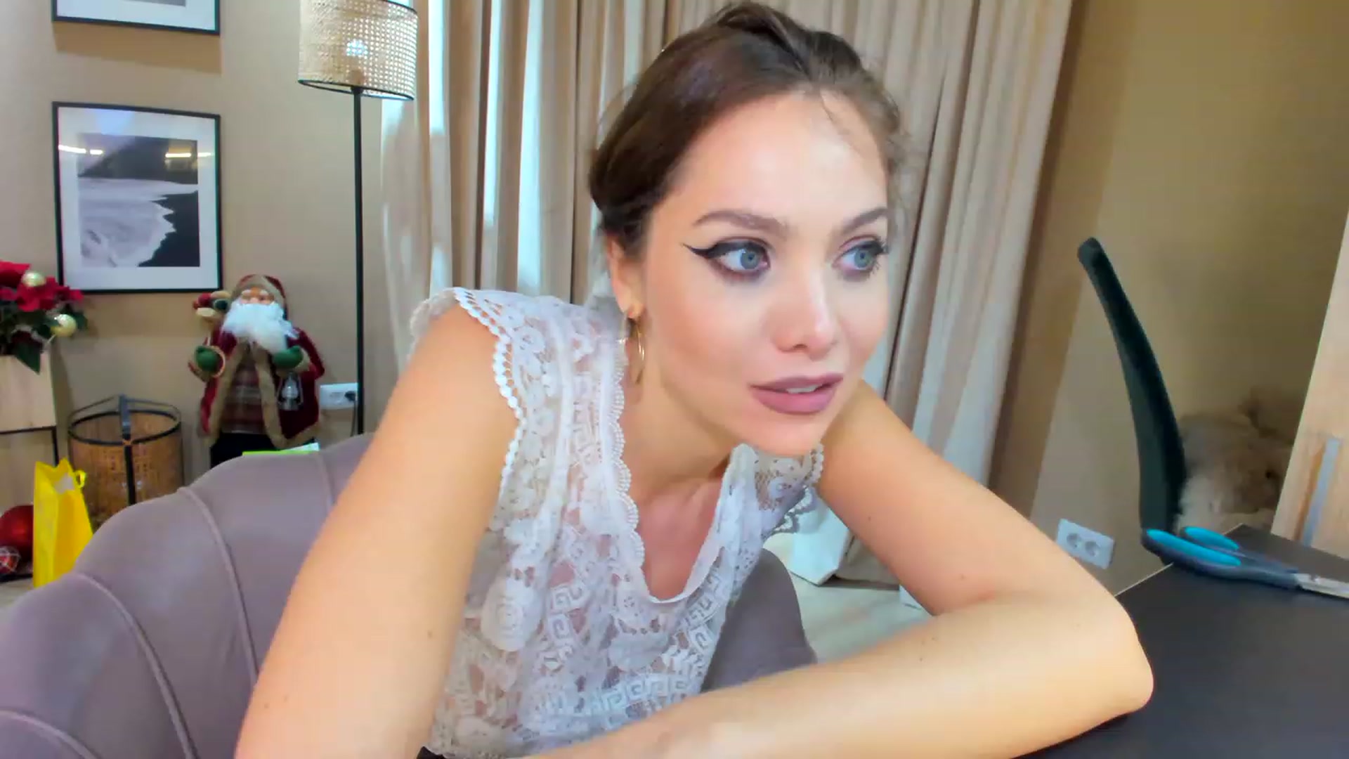 Gallery image thumbnail from SerenDYpity's myfreecams stream on, 12/19/2022, 02:12 image 15 of 20