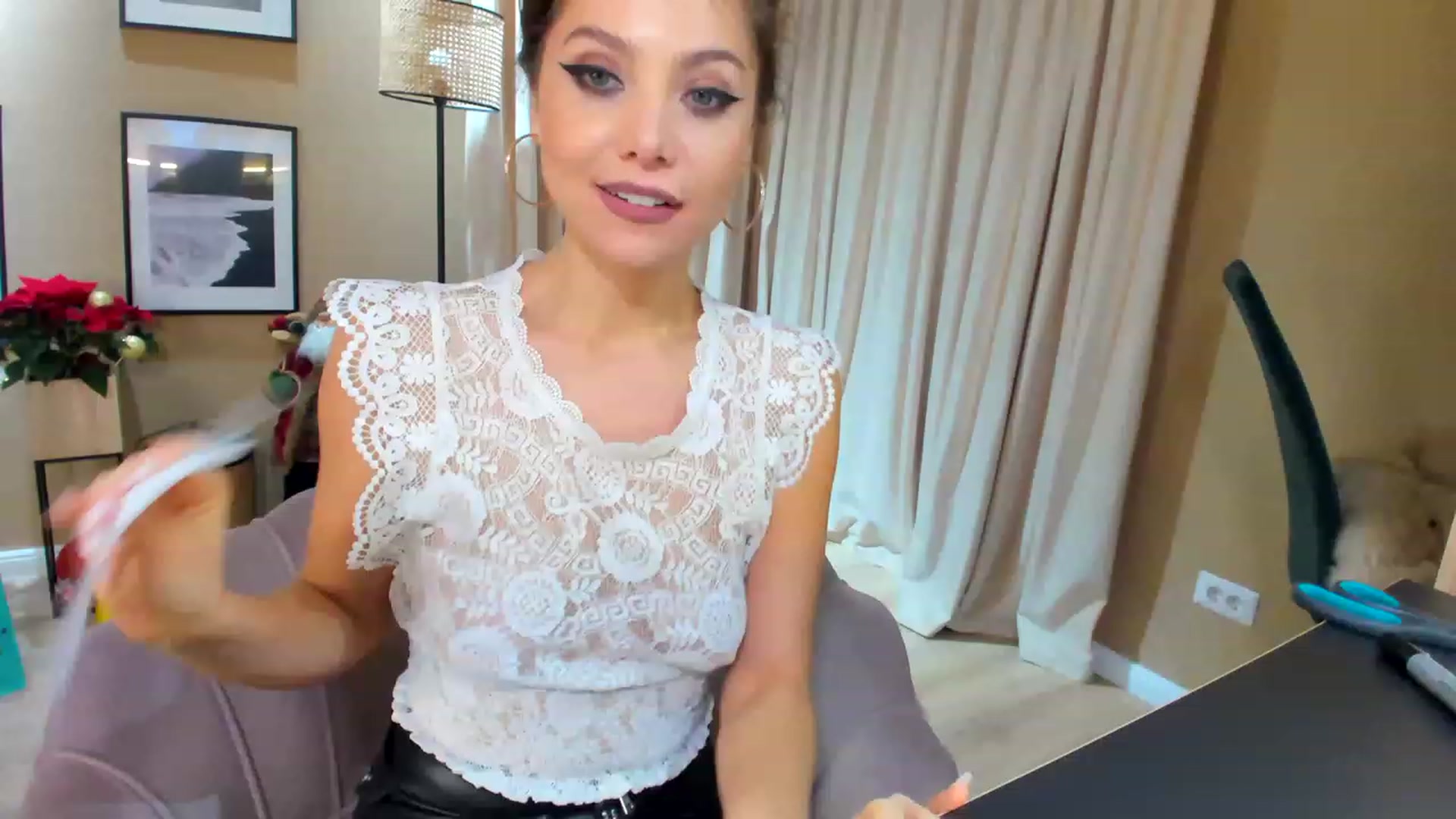 Gallery image thumbnail from SerenDYpity's myfreecams stream on, 12/19/2022, 02:12 image 14 of 20