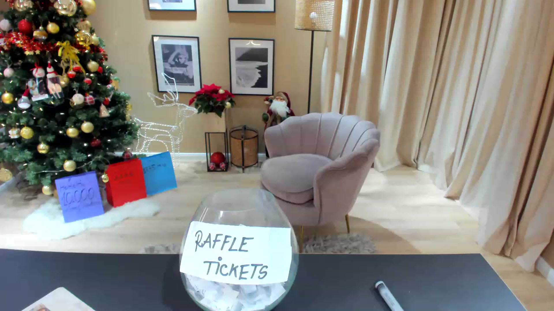 Gallery image thumbnail from SerenDYpity's myfreecams stream on, 12/19/2022, 22:36 image 19 of 20