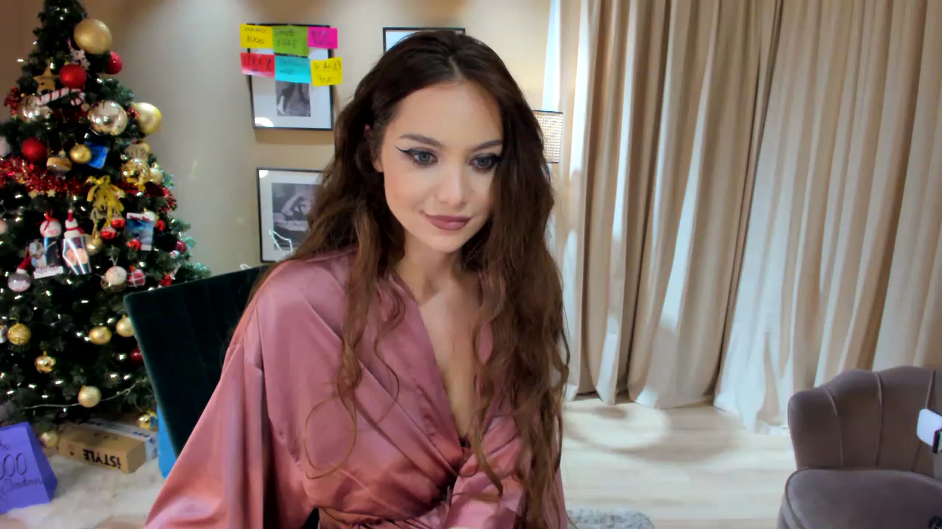 Gallery image thumbnail from SerenDYpity's myfreecams stream on, 12/21/2022, 02:36 image 19 of 20