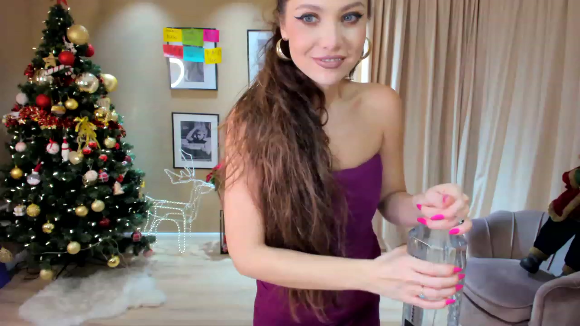 Gallery image thumbnail from SerenDYpity's myfreecams stream on, 12/23/2022, 22:28 image 19 of 20