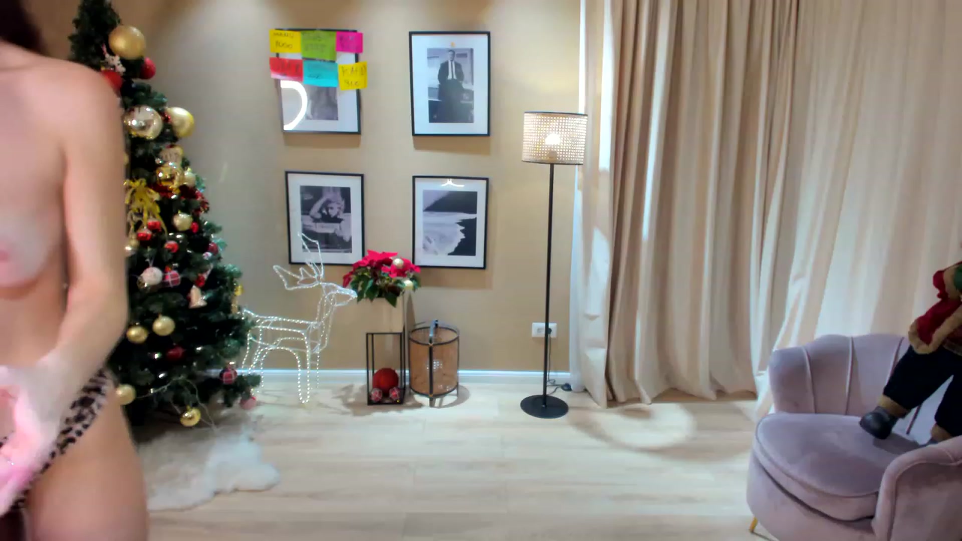 Gallery image thumbnail from SerenDYpity's myfreecams stream on, 12/23/2022, 22:28 image 15 of 20