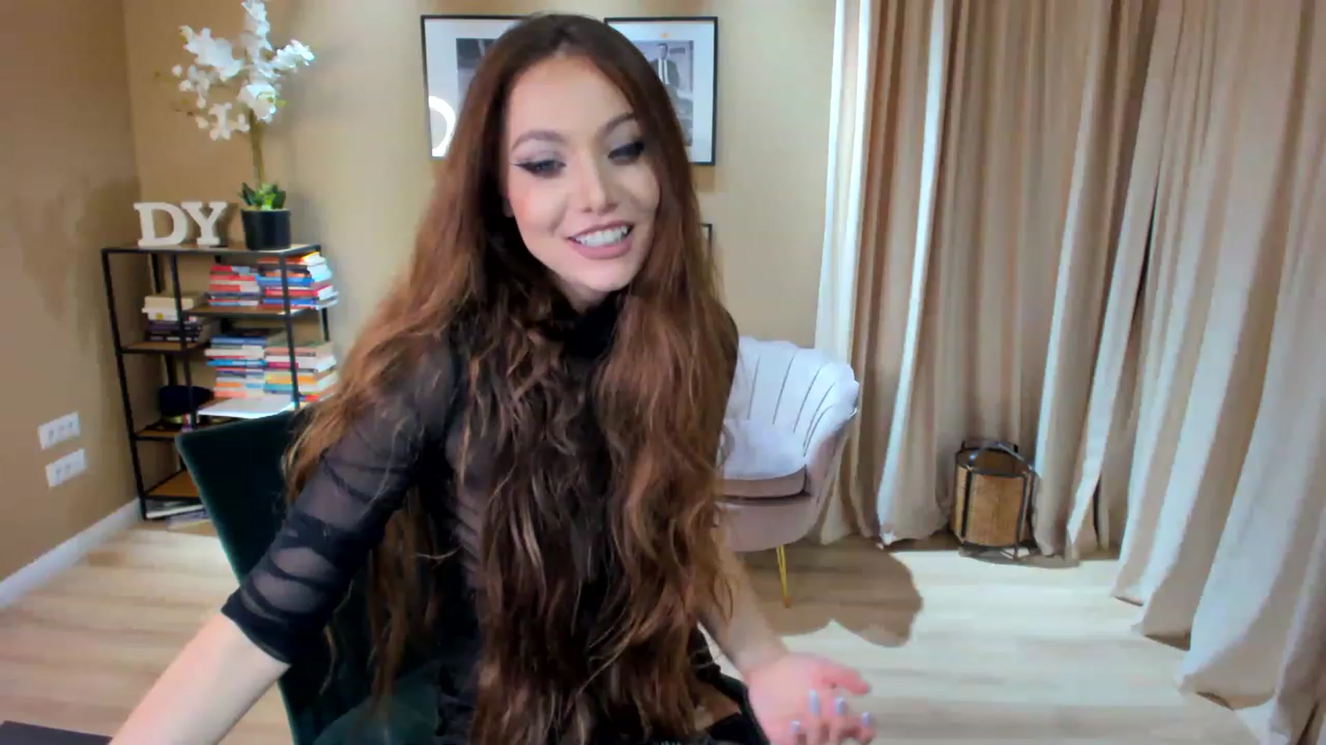 Gallery image thumbnail from SerenDYpity's myfreecams stream on, 02/01/2023, 19:18 image 10 of 20