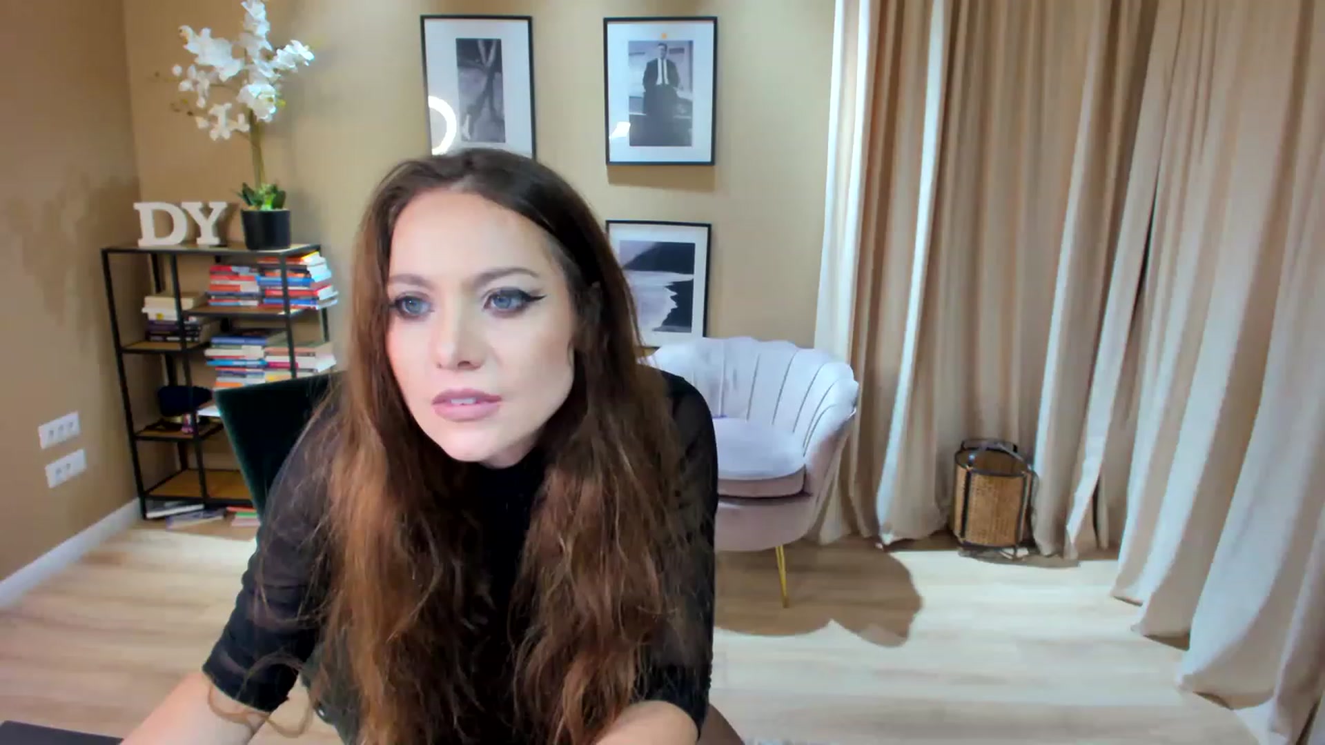 Gallery image thumbnail from SerenDYpity's myfreecams stream on, 02/01/2023, 19:18 image 18 of 20