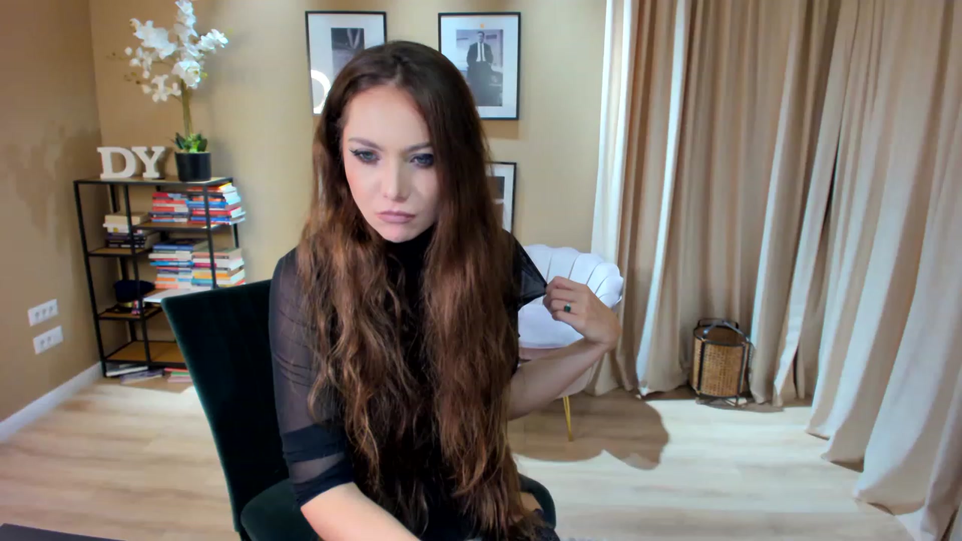 Gallery image thumbnail from SerenDYpity's myfreecams stream on, 02/01/2023, 19:18 image 16 of 20