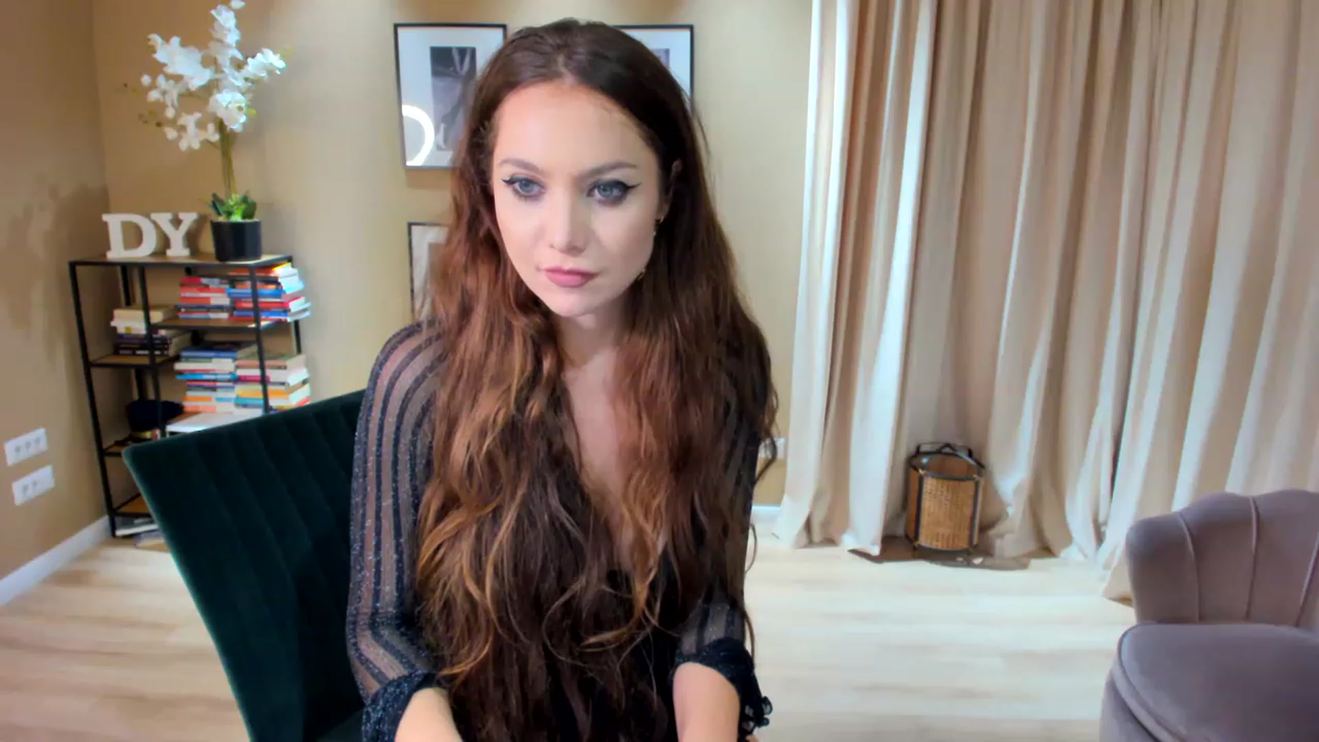 Gallery image thumbnail from SerenDYpity's myfreecams stream on, 02/03/2023, 24:35 image 18 of 20