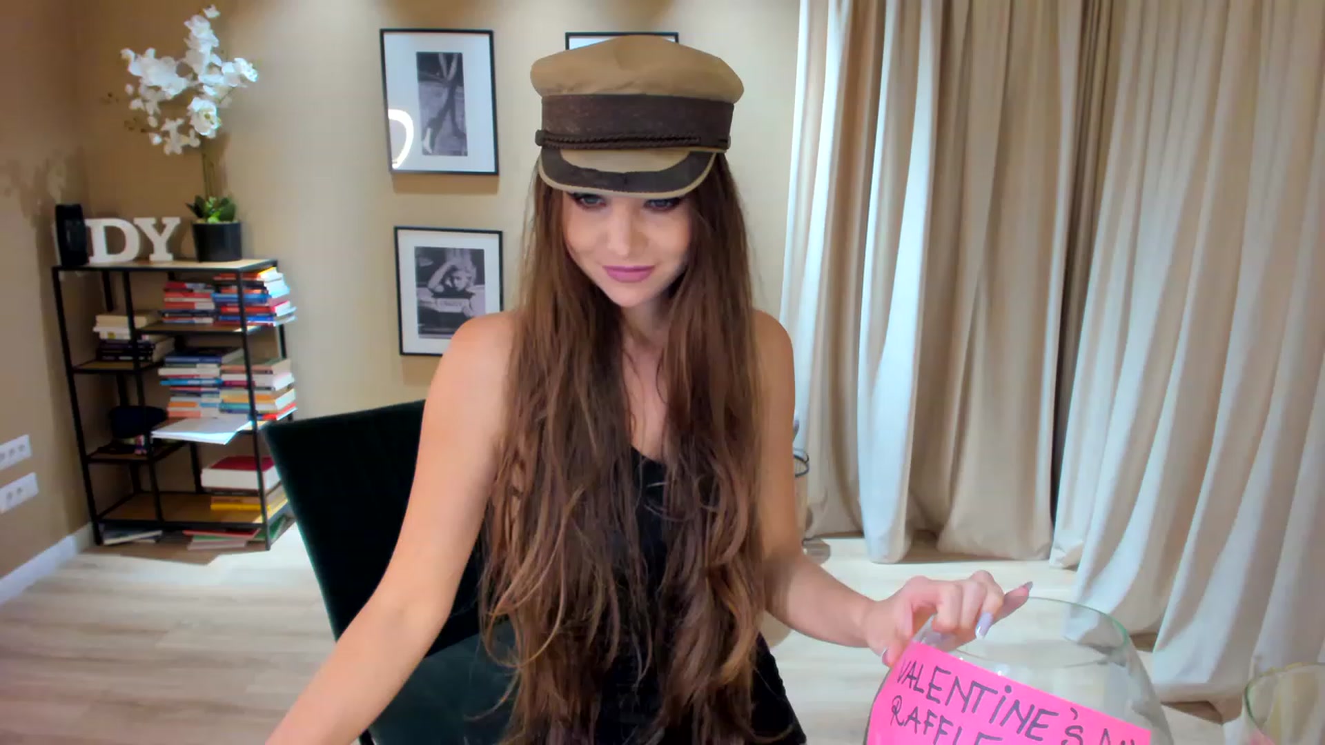Gallery image thumbnail from SerenDYpity's myfreecams stream on, 02/11/2023, 23:28 image 6 of 20