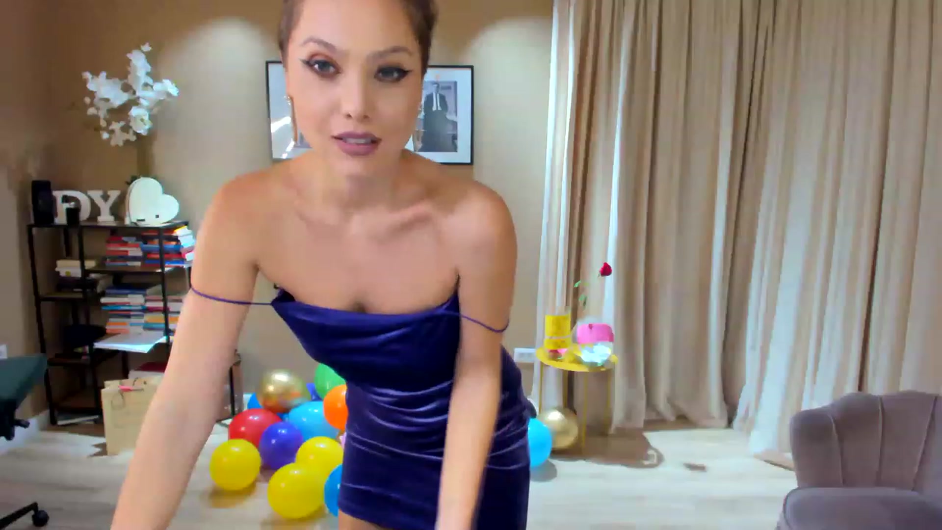 Gallery image thumbnail from SerenDYpity's myfreecams stream on, 02/14/2023, 21:31 image 7 of 20