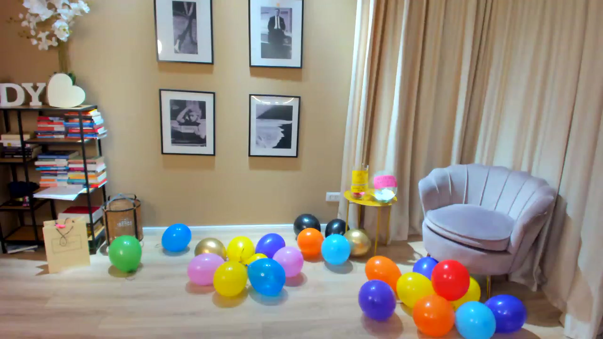 Gallery image thumbnail from SerenDYpity's myfreecams stream on, 02/14/2023, 22:27 image 3 of 20