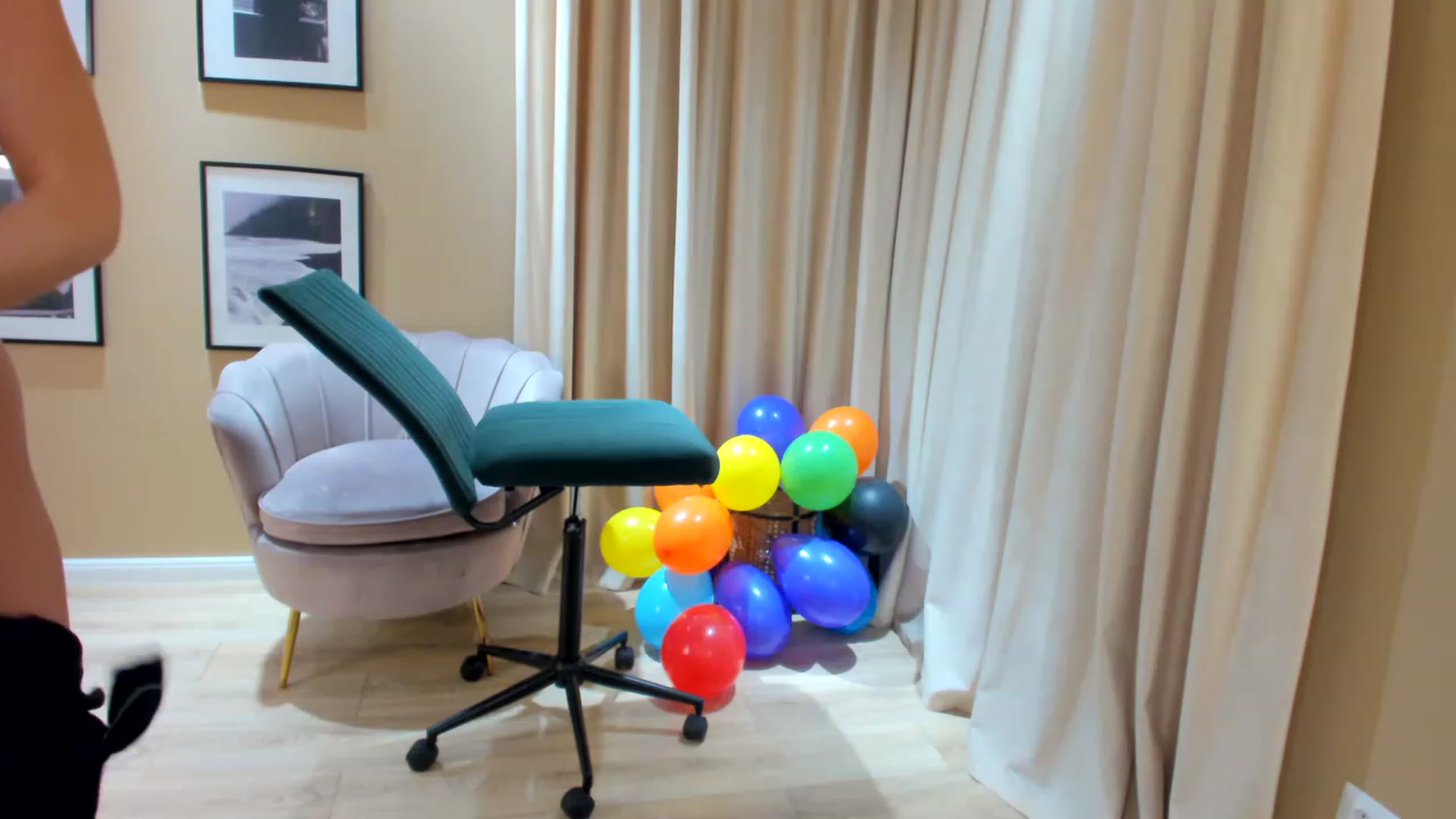Gallery image thumbnail from SerenDYpity's myfreecams stream on, 02/20/2023, 21:38 image 4 of 20