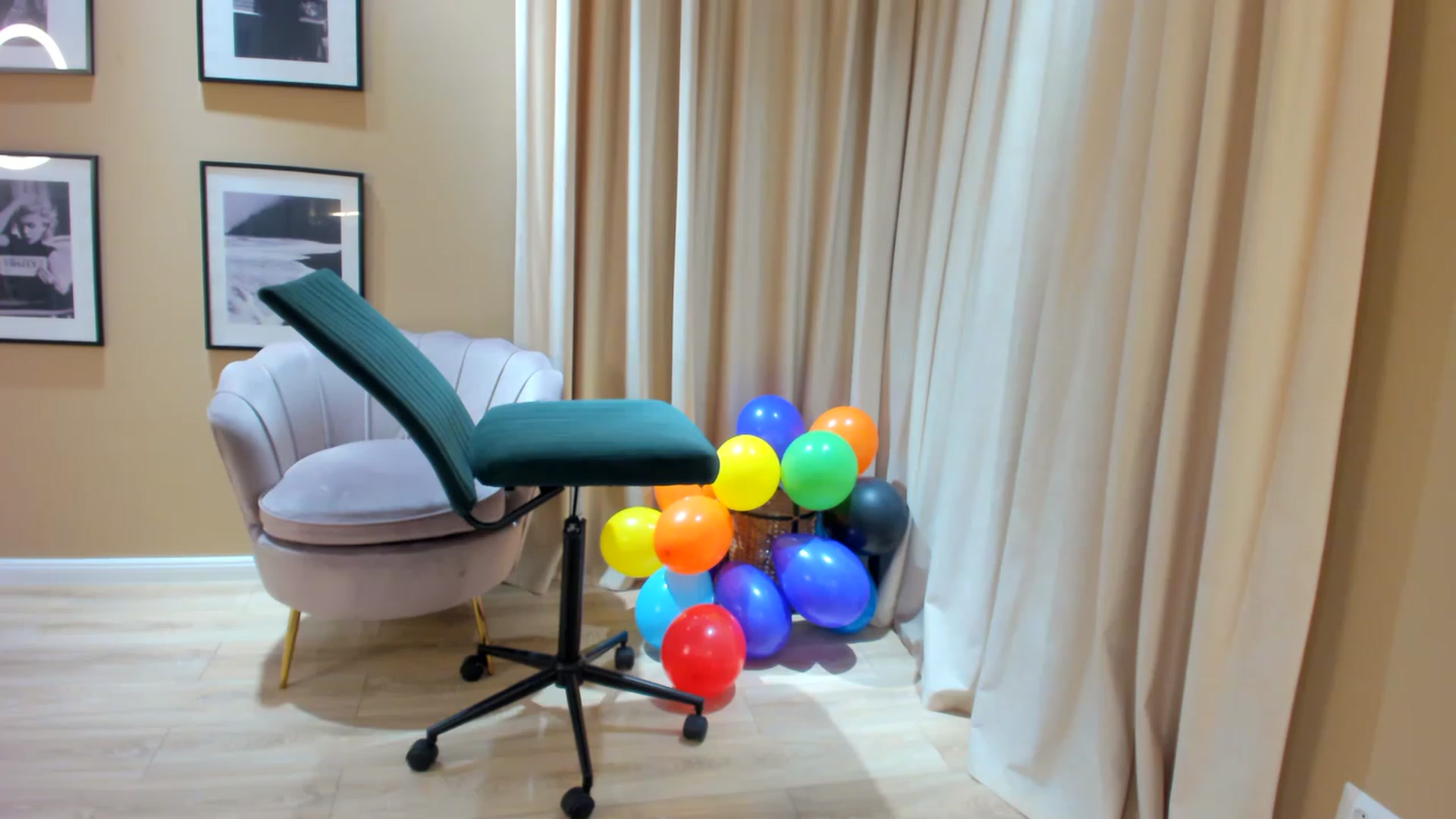 Gallery image thumbnail from SerenDYpity's myfreecams stream on, 02/20/2023, 21:38 image 3 of 20