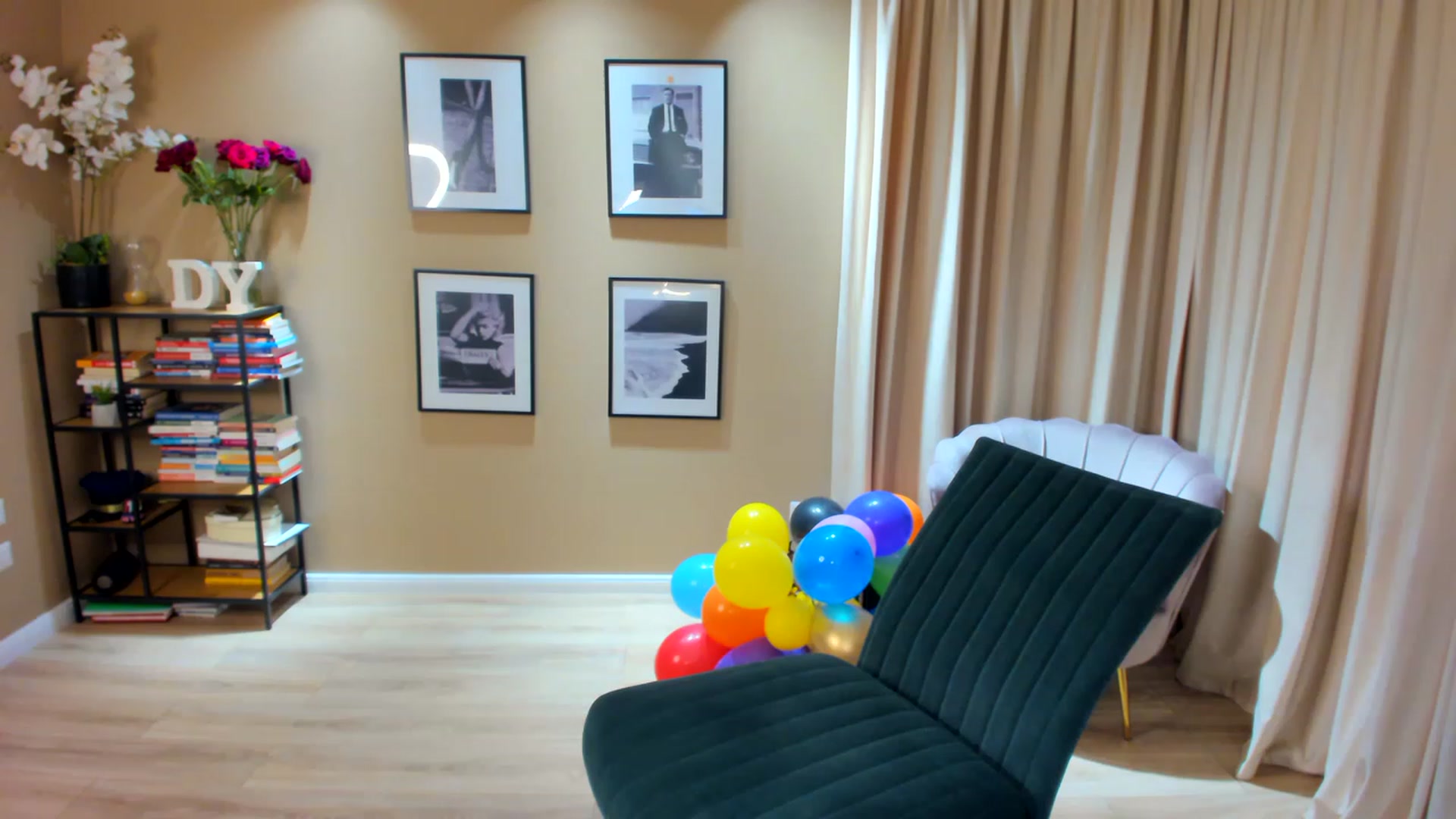 Gallery image thumbnail from SerenDYpity's myfreecams stream on, 02/22/2023, 21:41 image 6 of 20