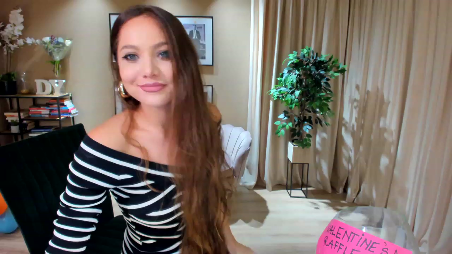 Gallery image thumbnail from SerenDYpity's myfreecams stream on, 03/01/2023, 21:22 image 7 of 20