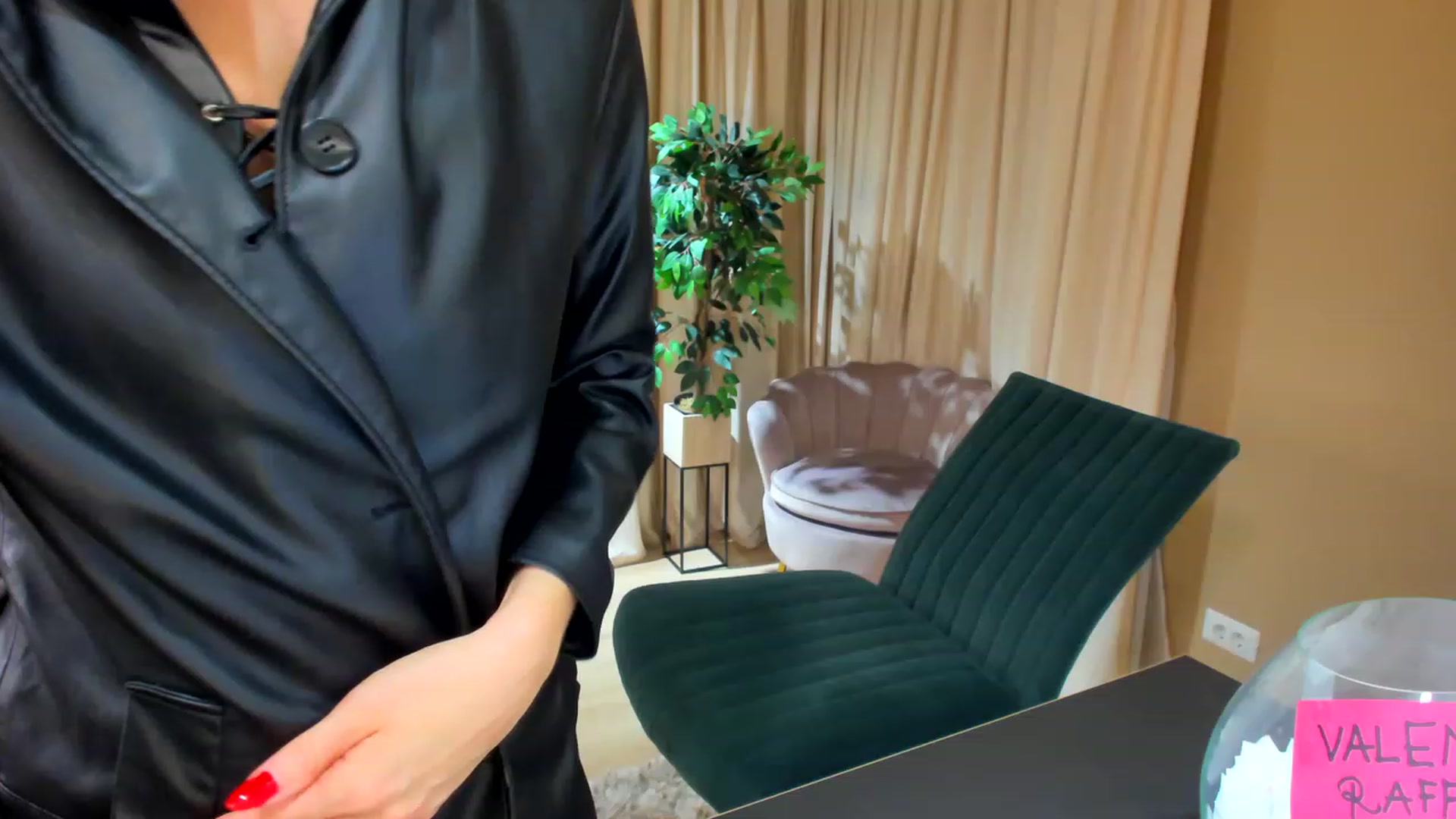 Gallery image thumbnail from SerenDYpity's myfreecams stream on, 03/06/2023, 24:31 image 17 of 20