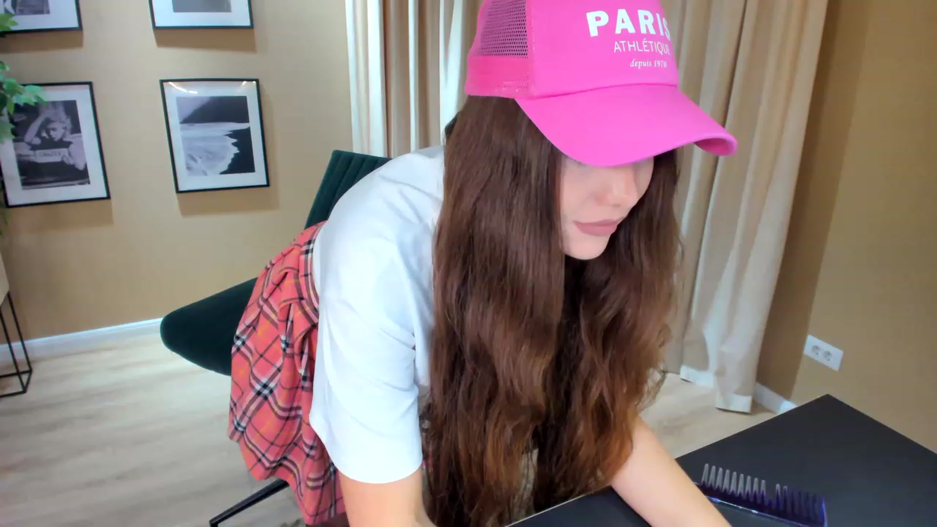 Gallery image thumbnail from SerenDYpity's myfreecams stream on, 03/06/2023, 22:37 image 13 of 20