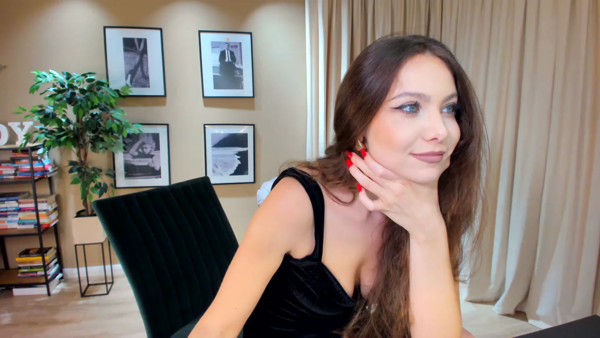 Gallery image thumbnail from SerenDYpity's myfreecams stream on, 03/07/2023, 22:26 image 13 of 20