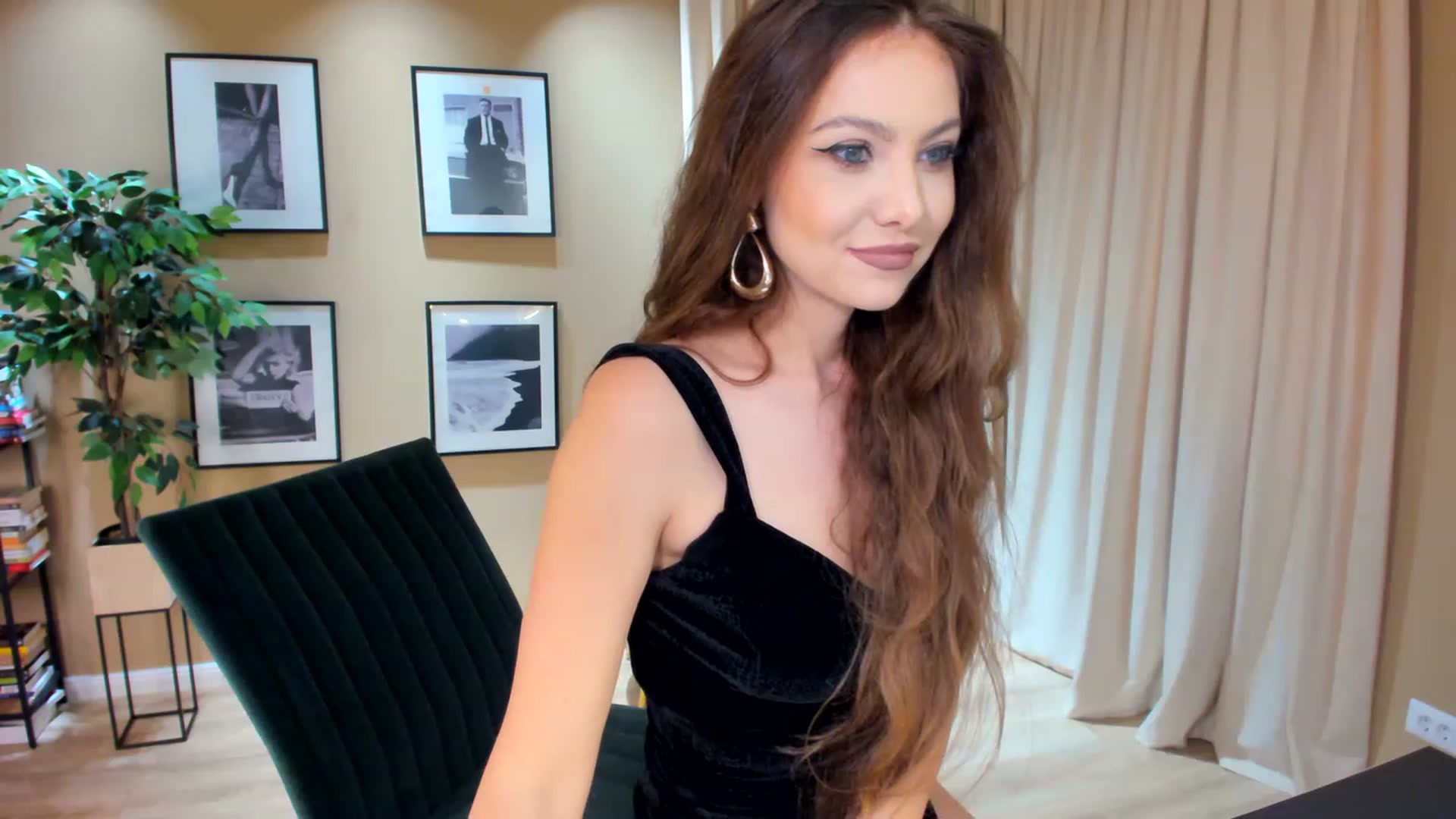 Gallery image thumbnail from SerenDYpity's myfreecams stream on, 03/07/2023, 22:26 image 16 of 20