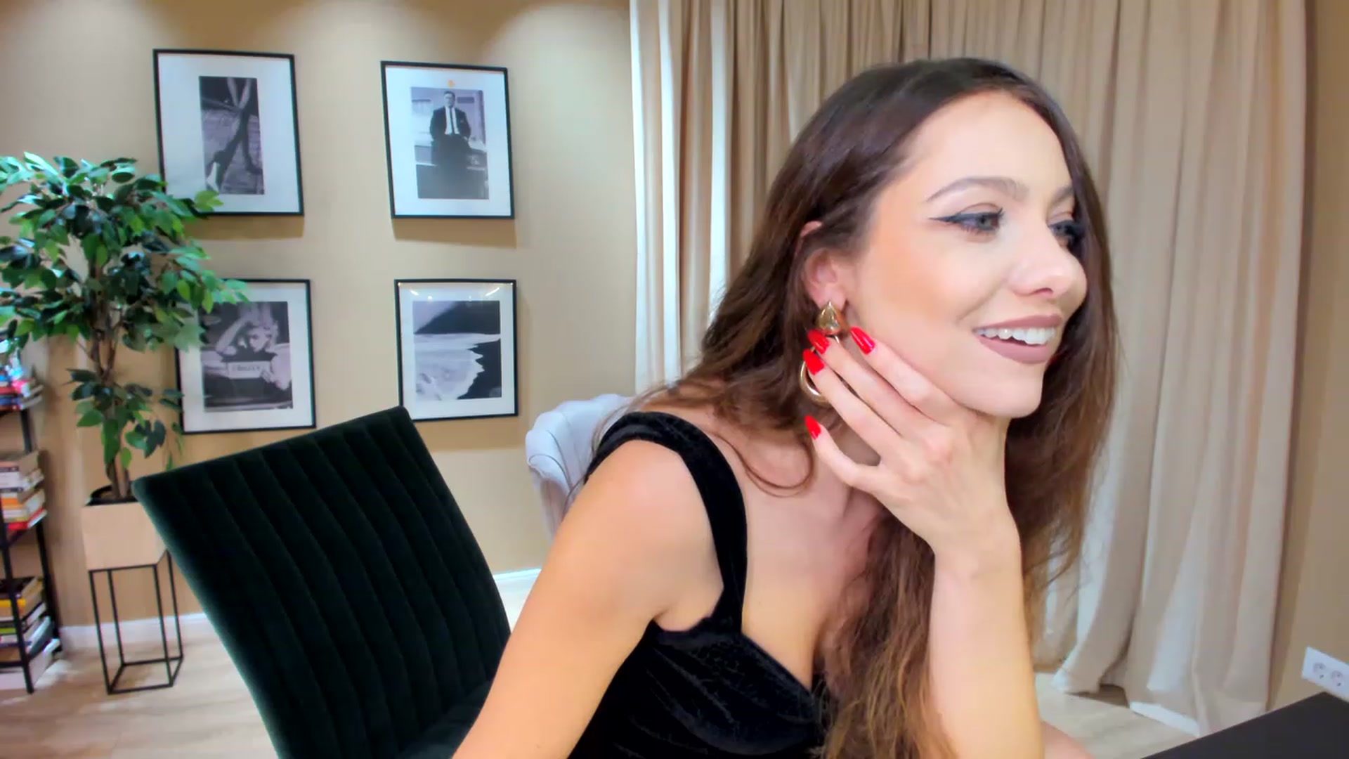 Gallery image thumbnail from SerenDYpity's myfreecams stream on, 03/07/2023, 22:26 image 15 of 20