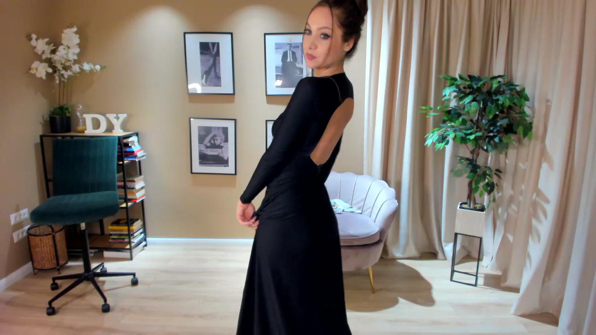 Gallery image thumbnail from SerenDYpity's myfreecams stream on, 03/10/2023, 21:49 image 15 of 20
