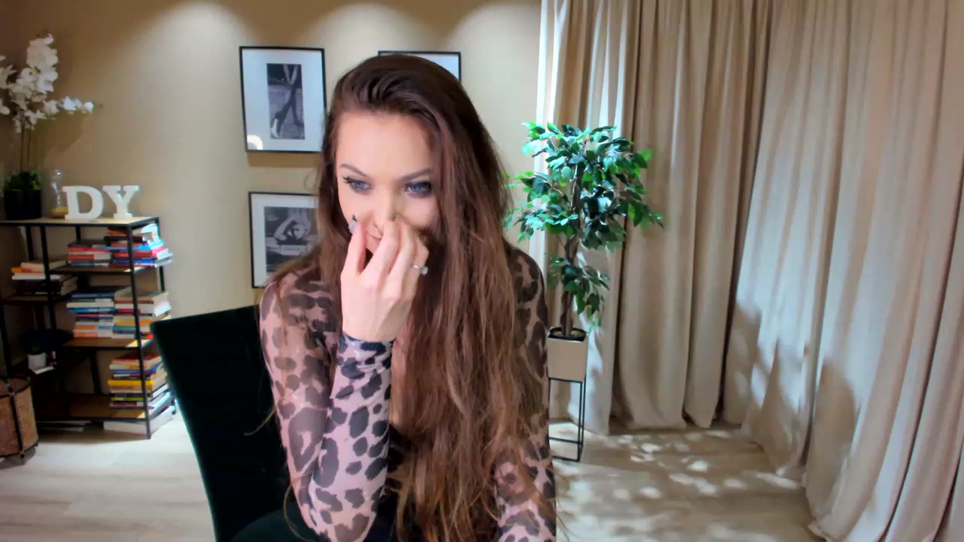 Gallery image thumbnail from SerenDYpity's myfreecams stream on, 03/13/2023, 21:53 image 20 of 20