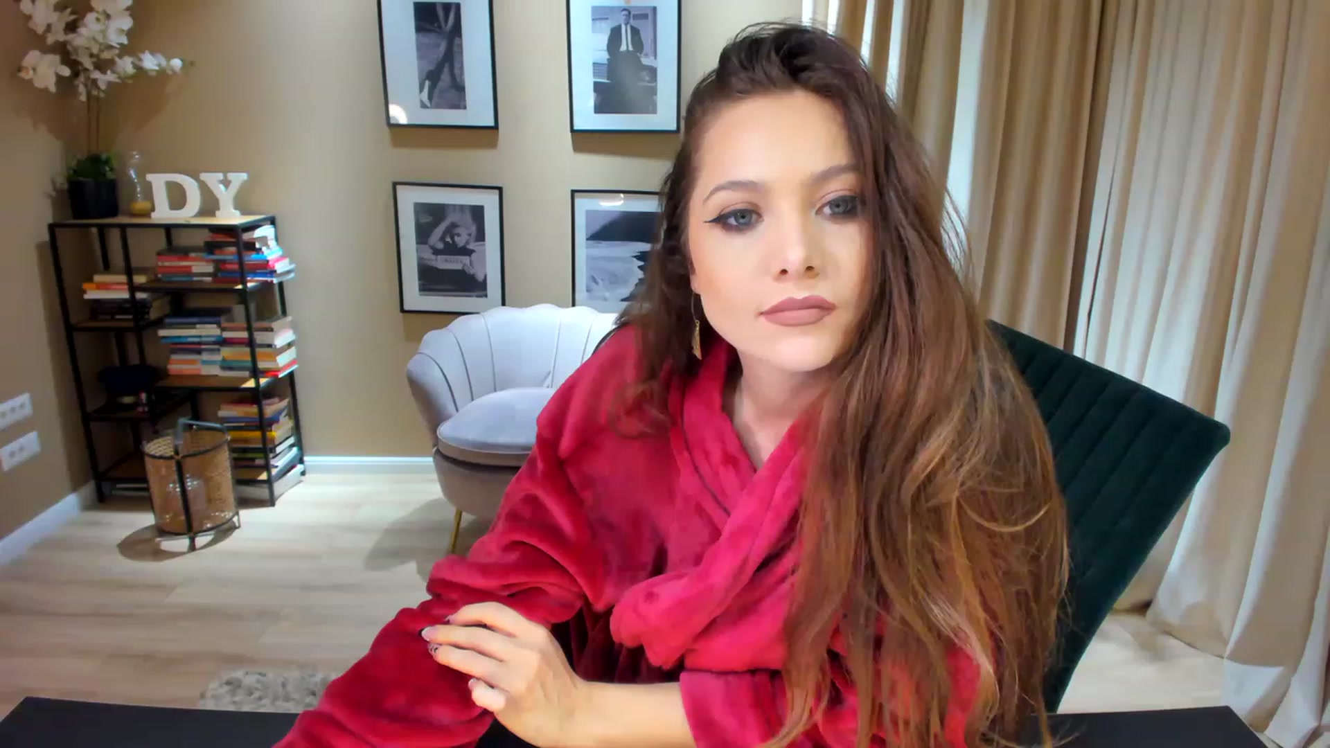 Gallery image thumbnail from SerenDYpity's myfreecams stream on, 03/18/2023, 22:11 image 2 of 20