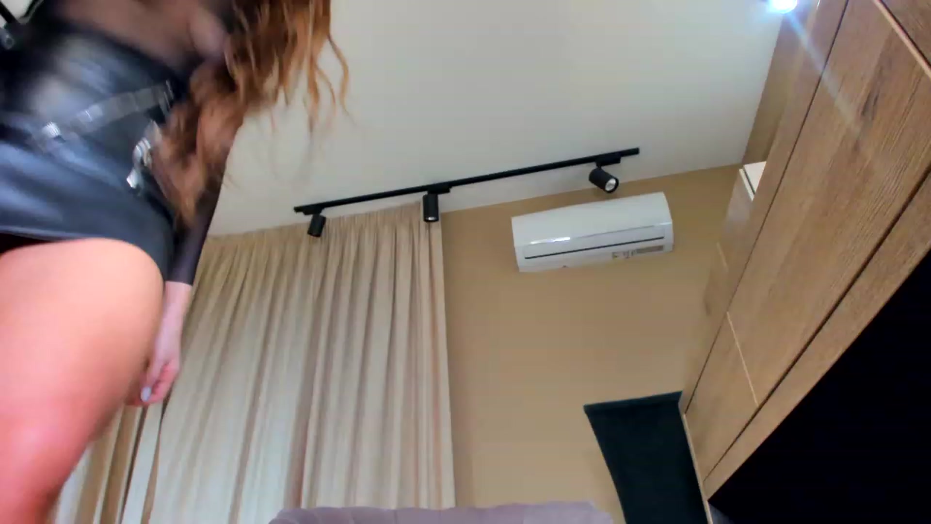 Gallery image thumbnail from SerenDYpity's myfreecams stream on, 04/07/2023, 18:25 image 14 of 20