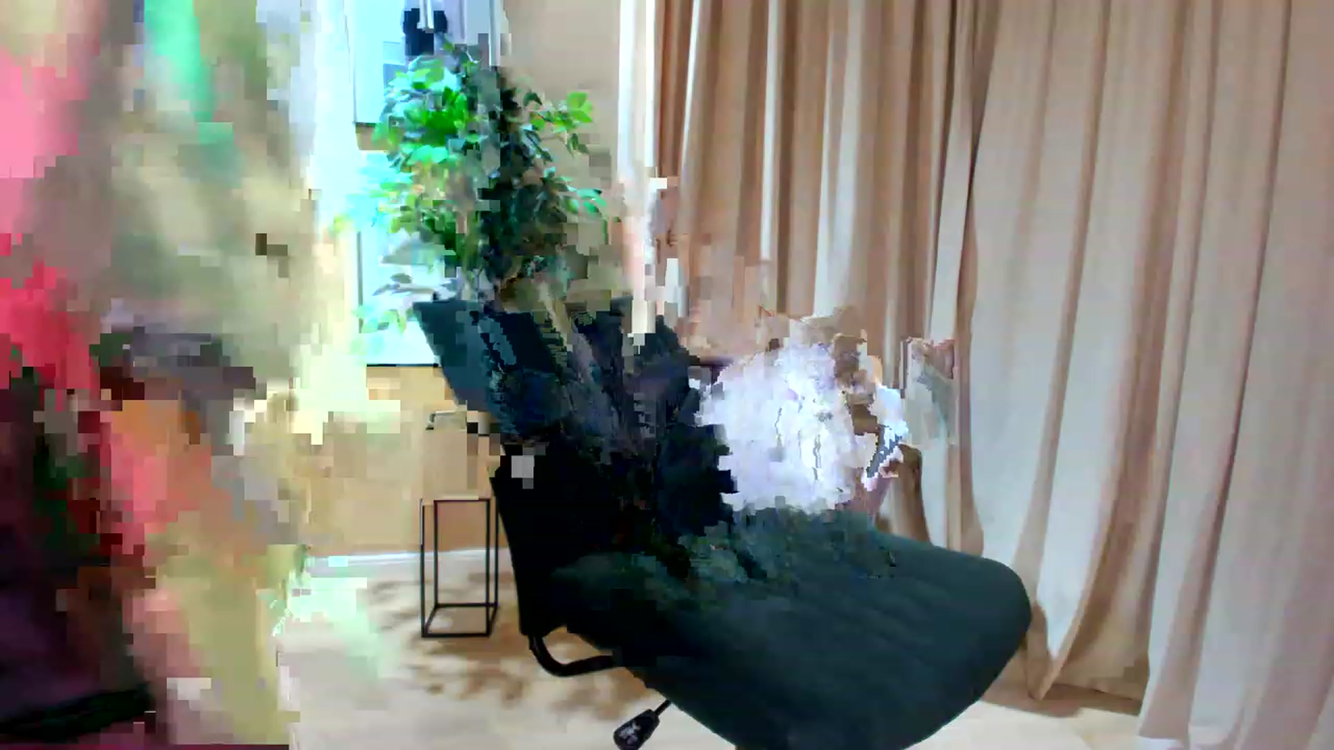 Gallery image thumbnail from SerenDYpity's myfreecams stream on, 04/07/2023, 19:08 image 17 of 20