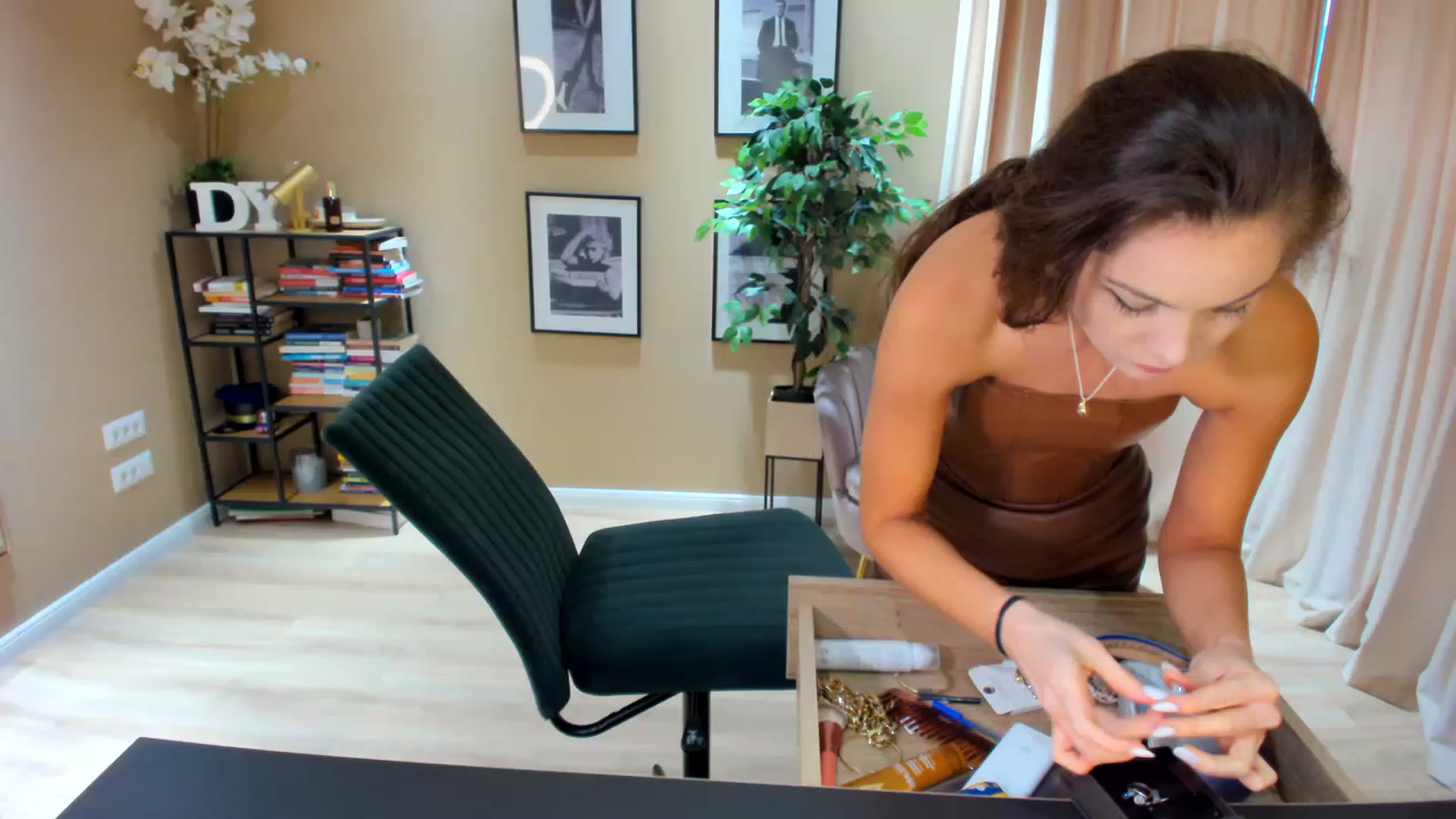 Gallery image thumbnail from SerenDYpity's myfreecams stream on, 04/09/2023, 16:59 image 1 of 20