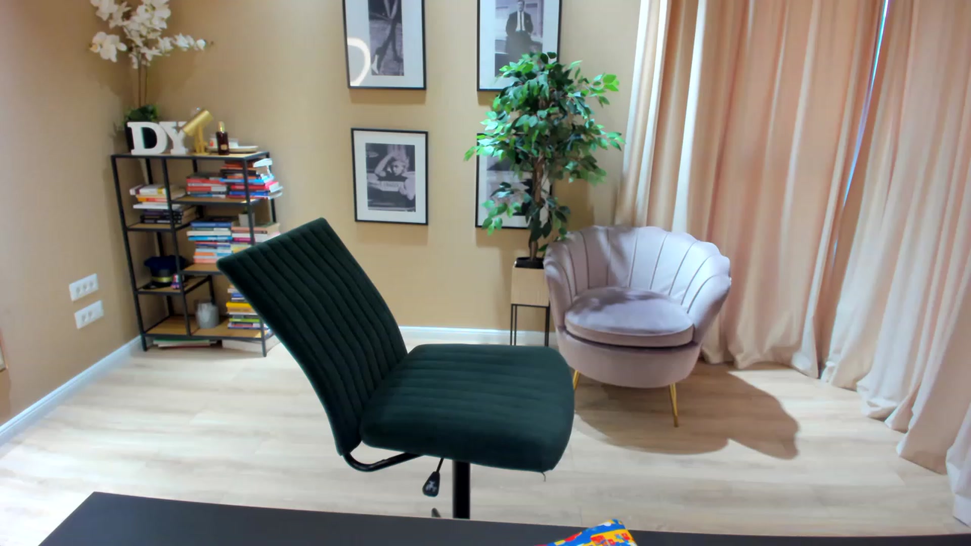 Gallery image thumbnail from SerenDYpity's myfreecams stream on, 04/09/2023, 16:59 image 2 of 20