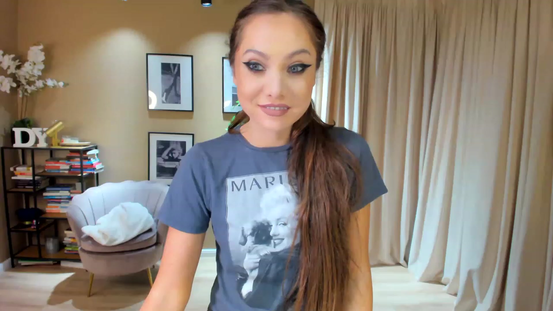 Gallery image thumbnail from SerenDYpity's myfreecams stream on, 04/16/2023, 19:11 image 15 of 20