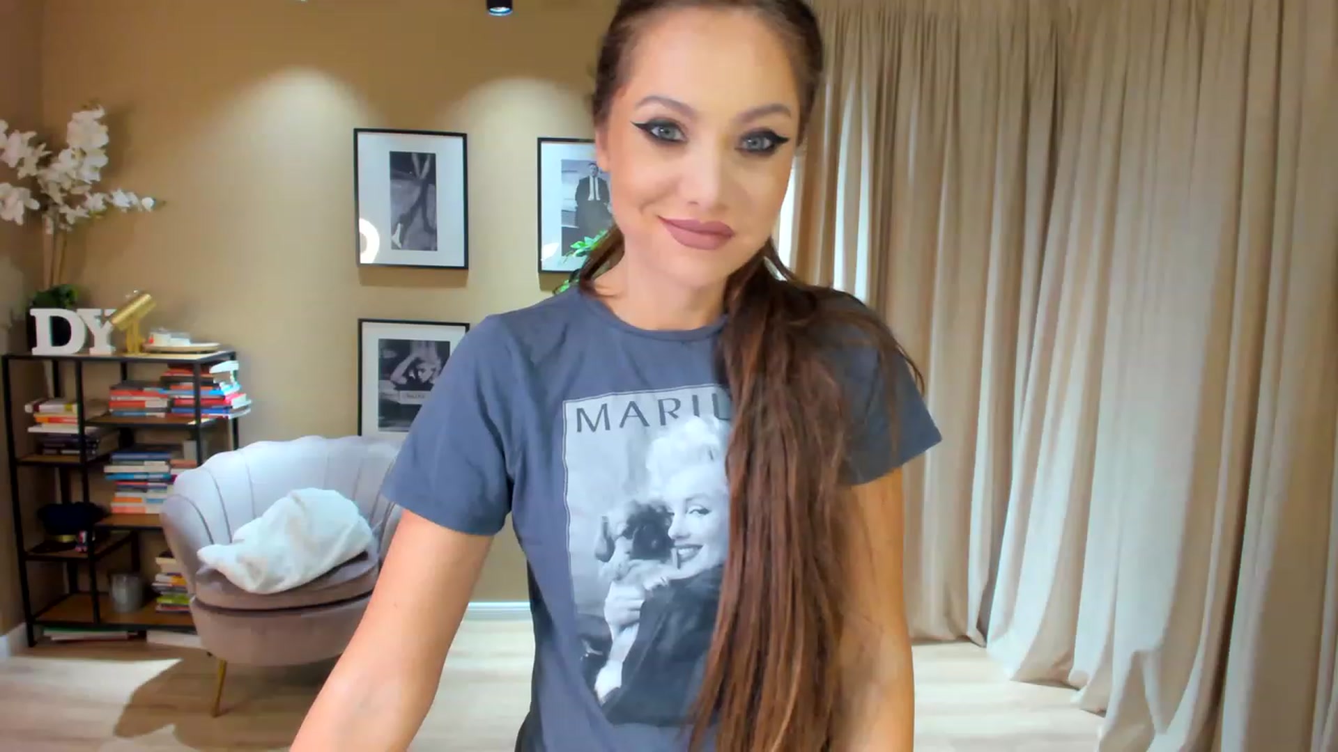 Gallery image thumbnail from SerenDYpity's myfreecams stream on, 04/16/2023, 19:11 image 10 of 20