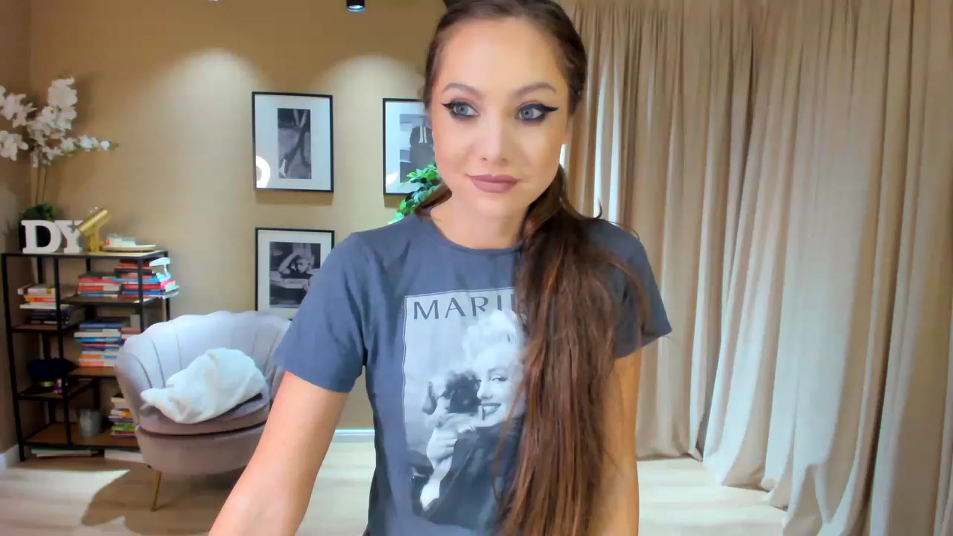 Gallery image thumbnail from SerenDYpity's myfreecams stream on, 04/16/2023, 19:11 image 14 of 20