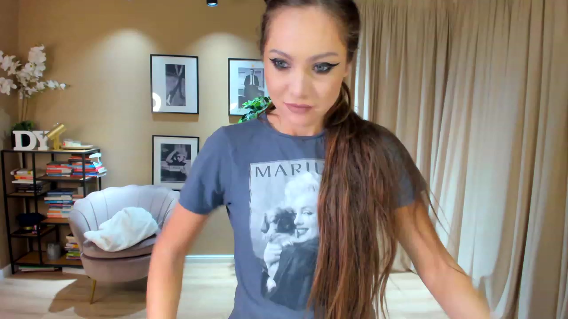 Gallery image thumbnail from SerenDYpity's myfreecams stream on, 04/16/2023, 19:11 image 5 of 20
