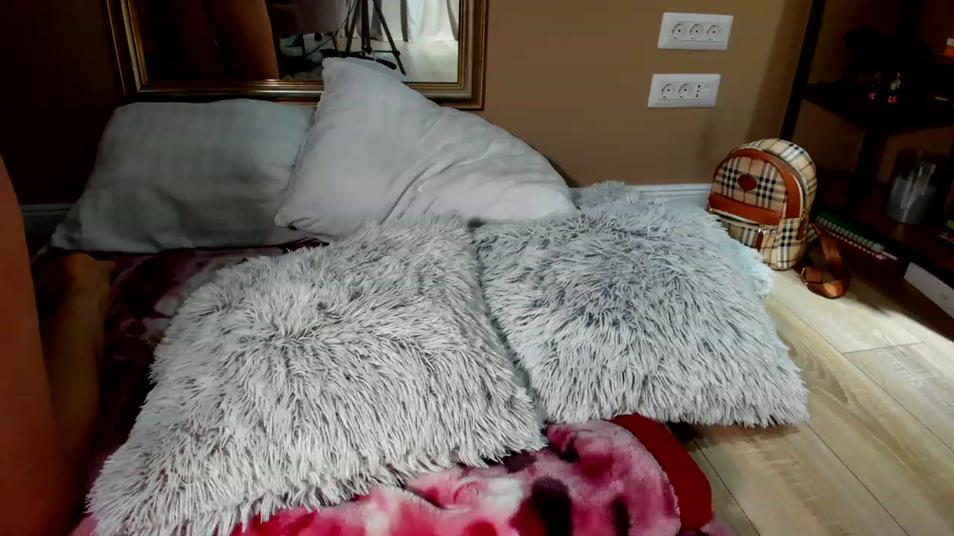 Gallery image thumbnail from SerenDYpity's myfreecams stream on, 04/19/2023, 23:11 image 14 of 20