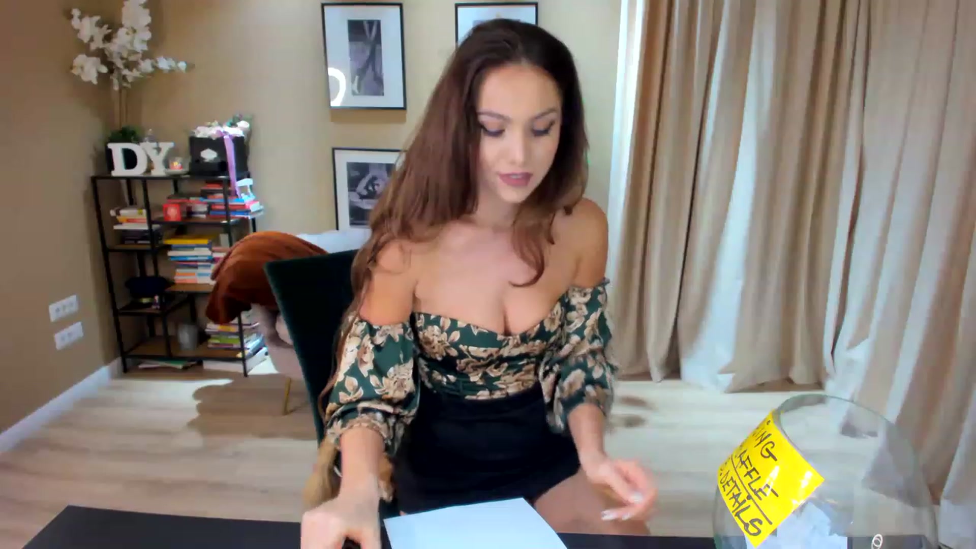 Gallery image thumbnail from SerenDYpity's myfreecams stream on, 04/23/2023, 19:23 image 5 of 20