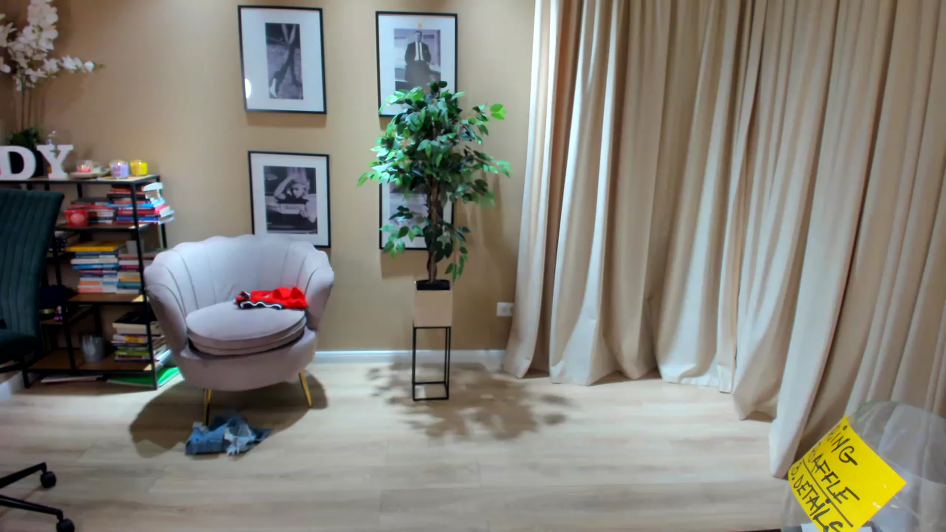Gallery image thumbnail from SerenDYpity's myfreecams stream on, 05/02/2023, 19:23 image 14 of 20