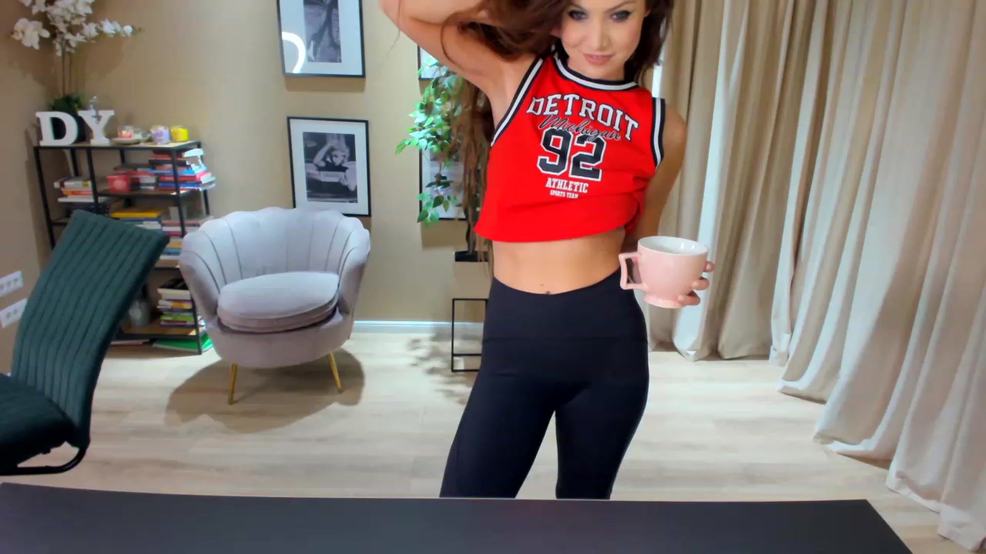 Gallery image thumbnail from SerenDYpity's myfreecams stream on, 05/04/2023, 18:17 image 14 of 20