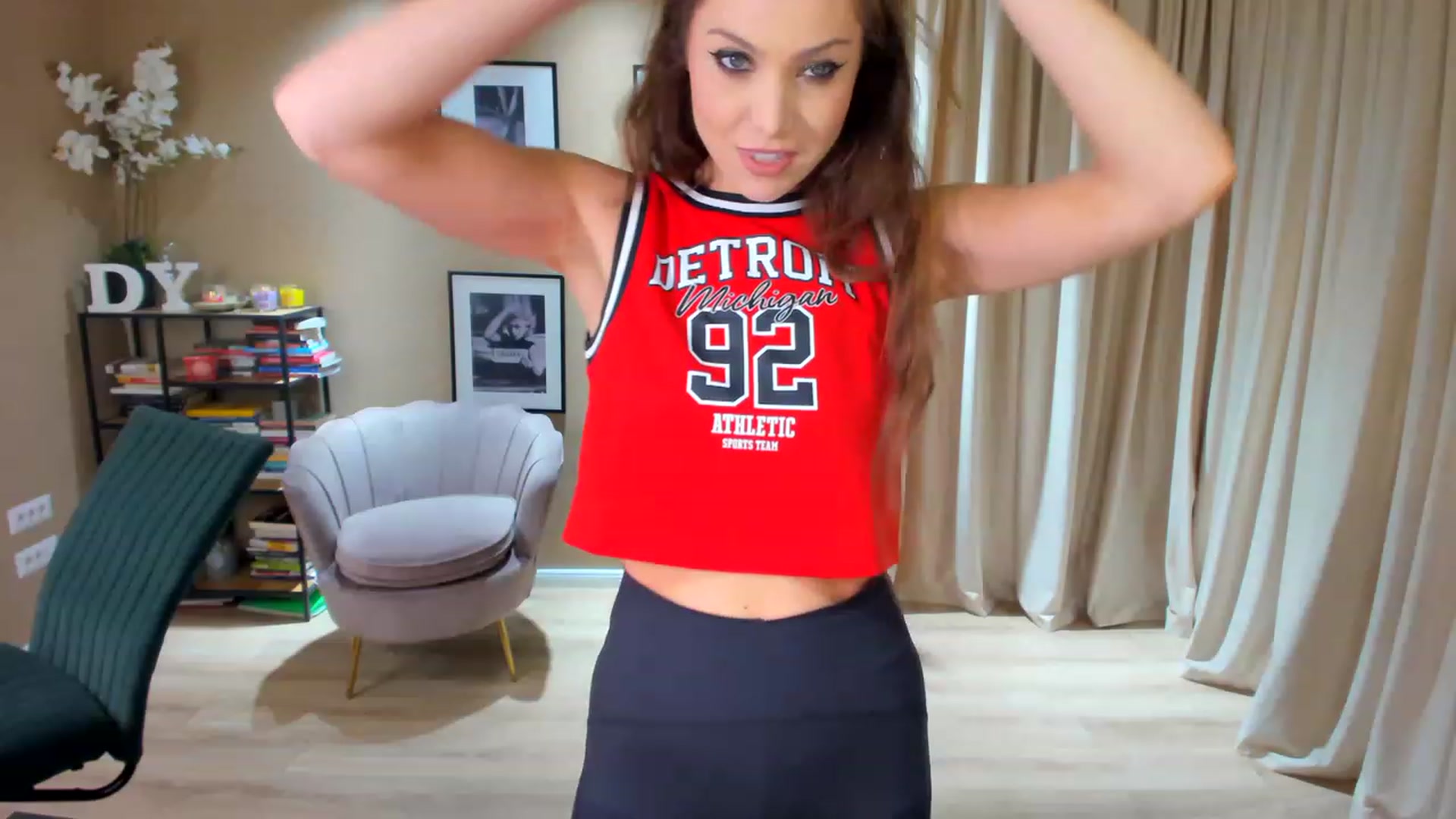 Gallery image thumbnail from SerenDYpity's myfreecams stream on, 05/04/2023, 18:17 image 9 of 20
