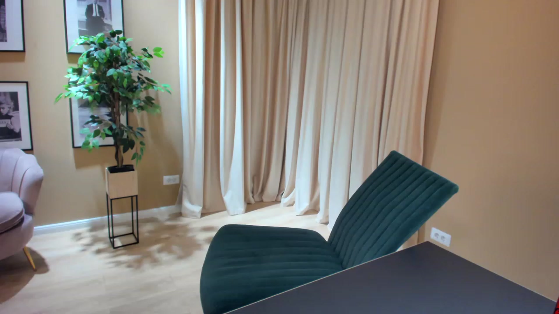 Gallery image thumbnail from SerenDYpity's myfreecams stream on, 05/05/2023, 19:57 image 14 of 20