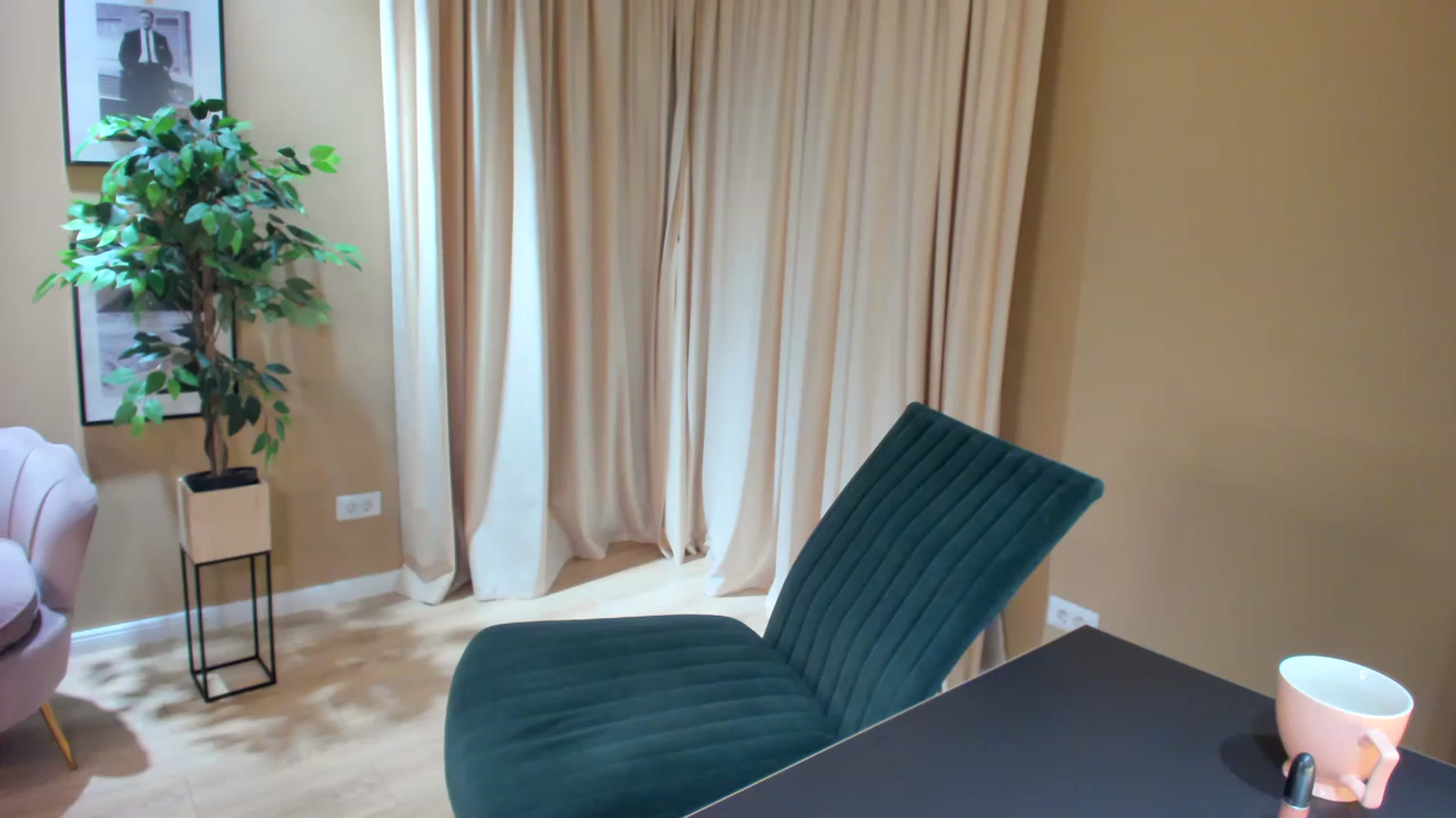 Gallery image thumbnail from SerenDYpity's myfreecams stream on, 05/06/2023, 22:51 image 16 of 20