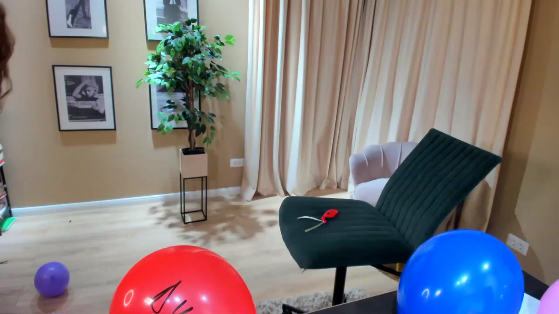 Gallery image thumbnail from SerenDYpity's myfreecams stream on, 05/07/2023, 18:35 image 17 of 20