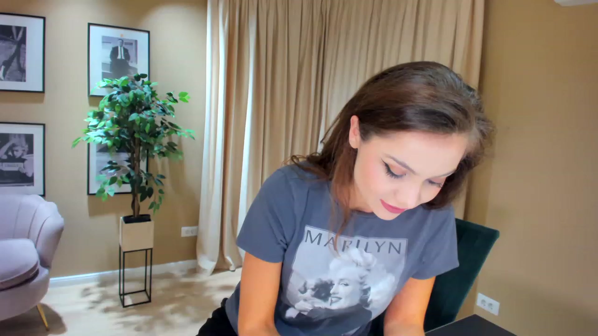 Gallery image thumbnail from SerenDYpity's myfreecams stream on, 05/09/2023, 18:35 image 13 of 20